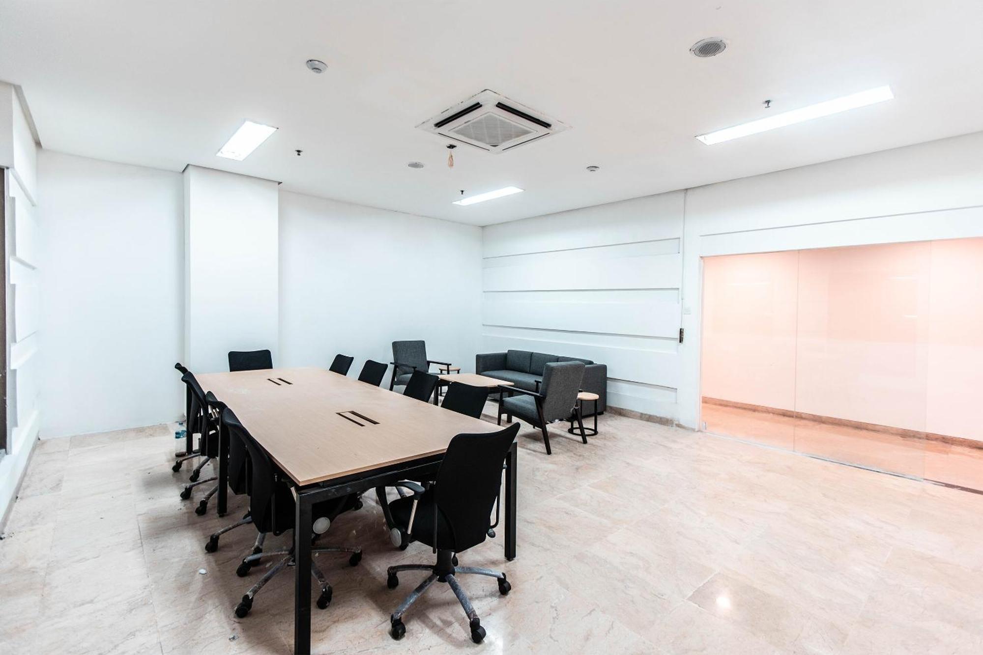 Super Oyo Townhouse 1 Salemba Jakarta