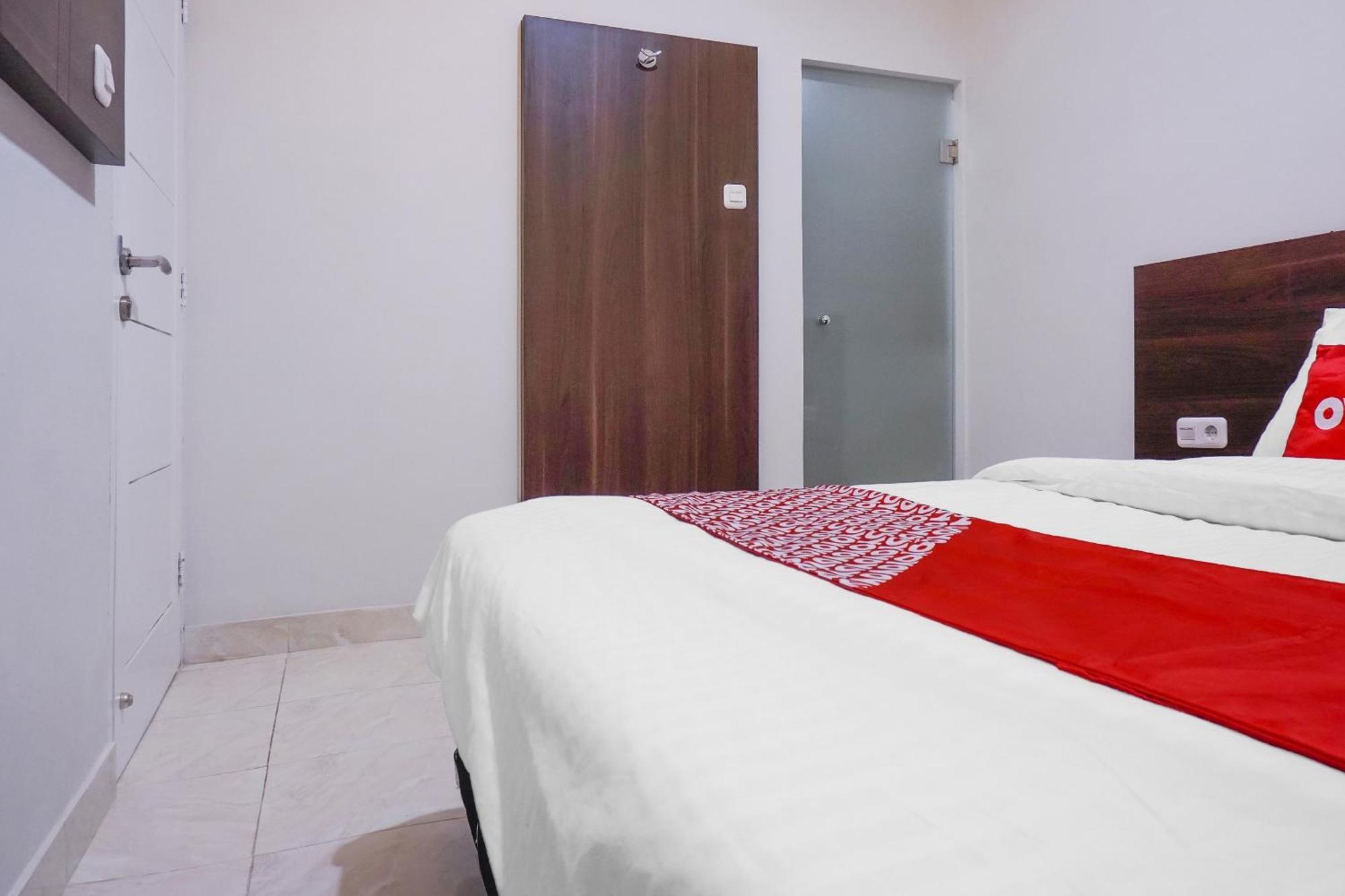 Hotel Super Oyo 90115 Near Pasar Baru 2*