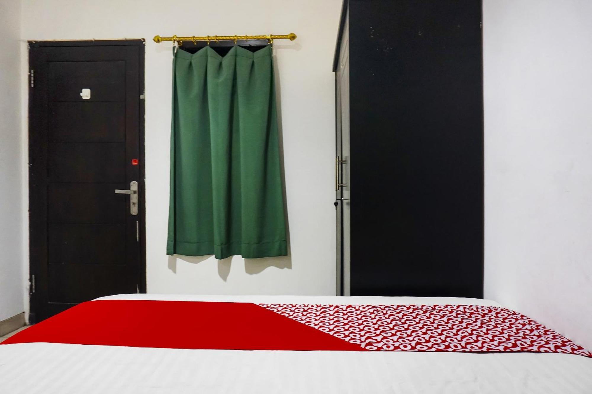 Khách sạn Oyo 91257 Royani Jakarta