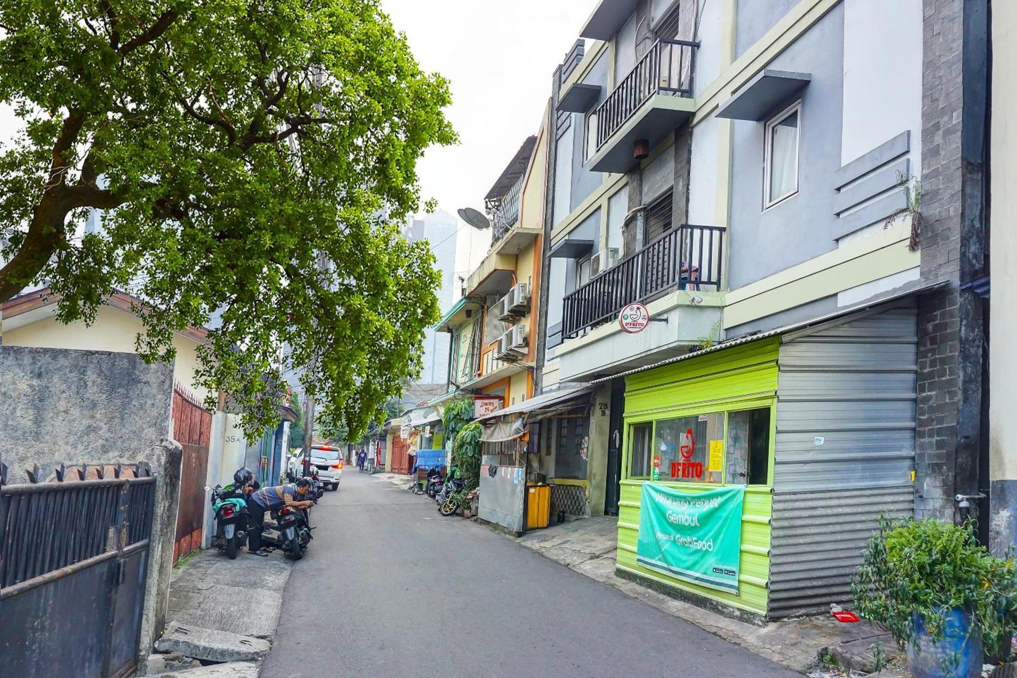 Khách sạn Oyo 91257 Royani Jakarta