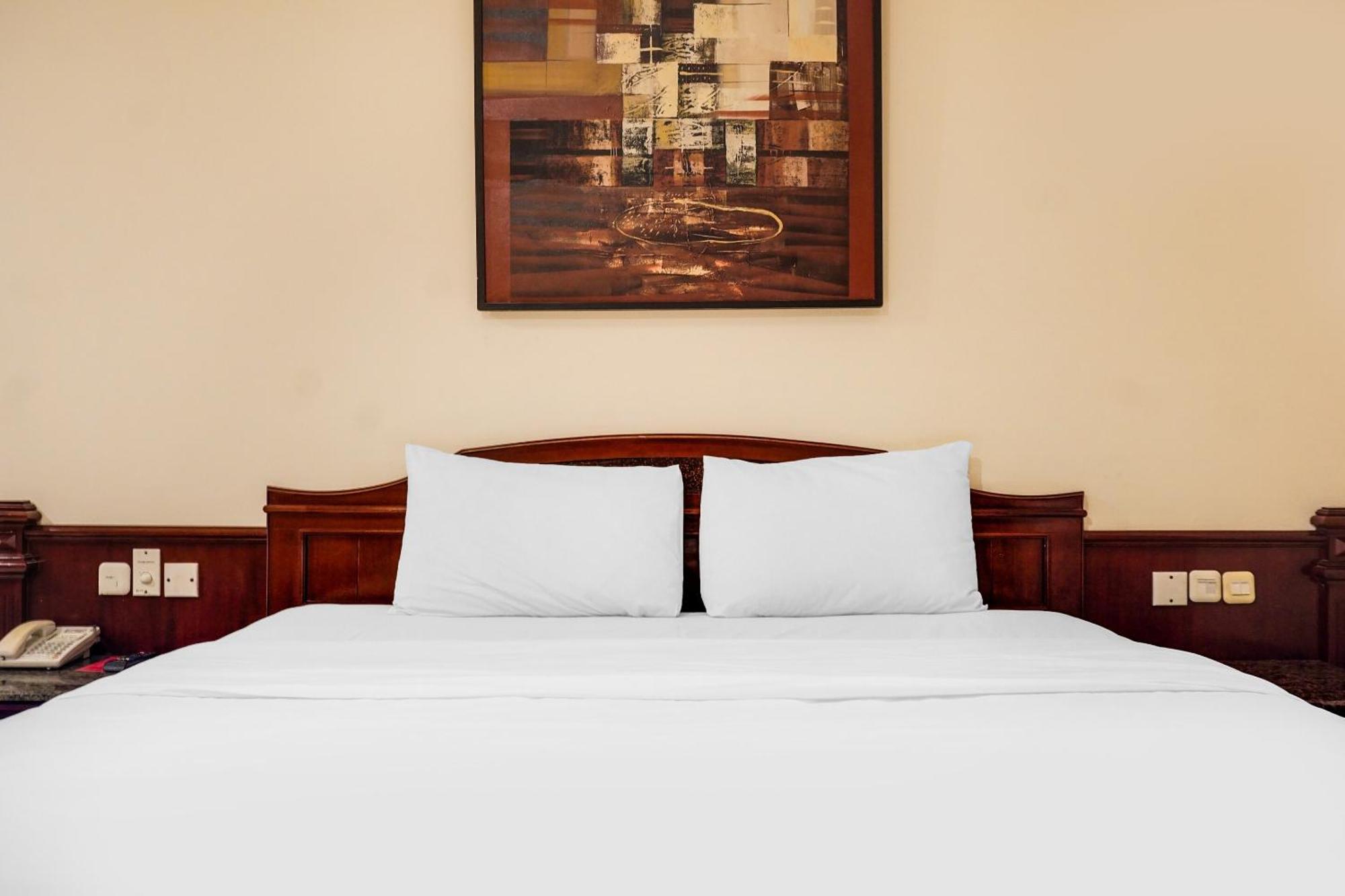 Super Oyo Townhouse Oak Bi Executive 2*