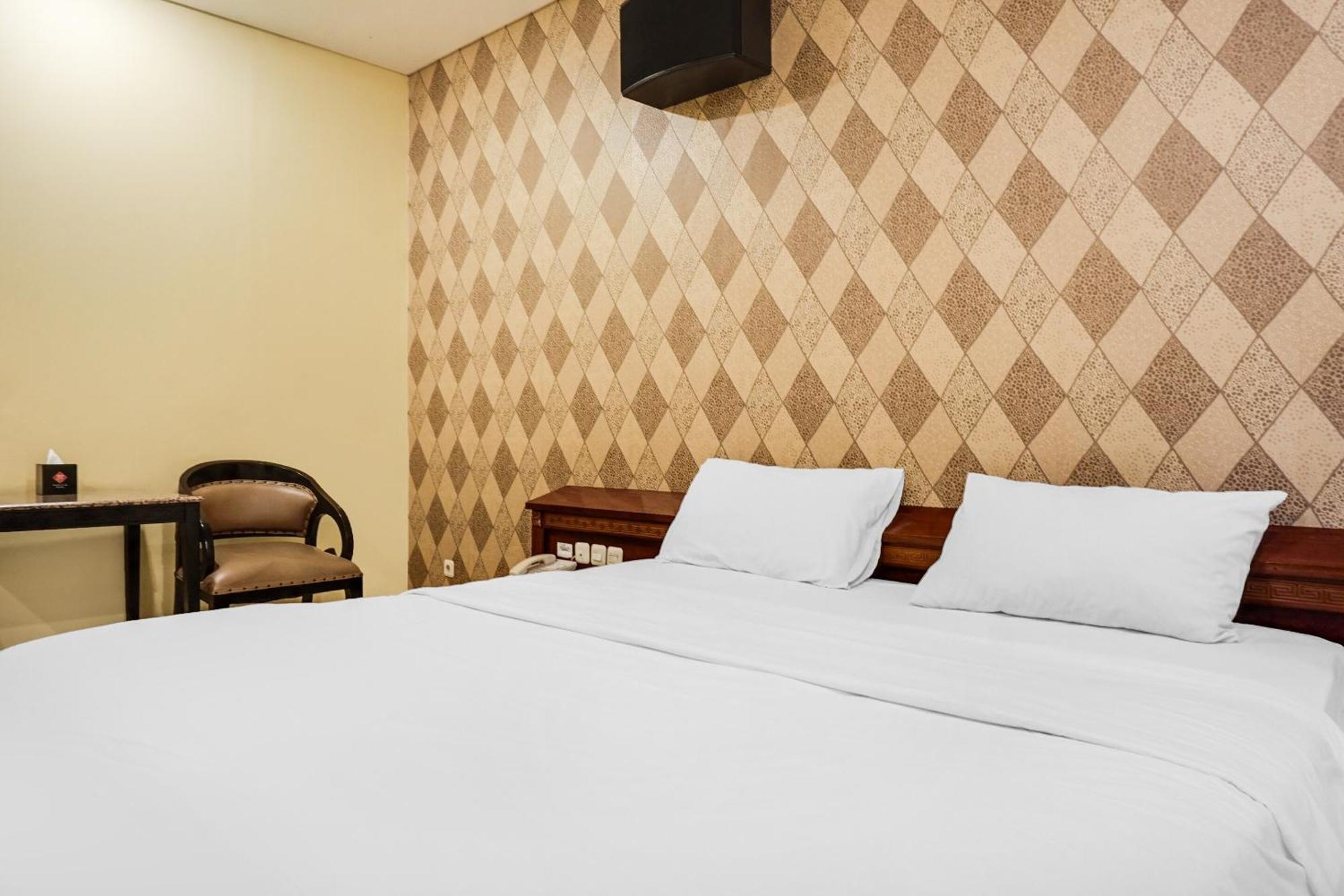 Super Oyo Townhouse Oak Bi Executive Hotel 2*