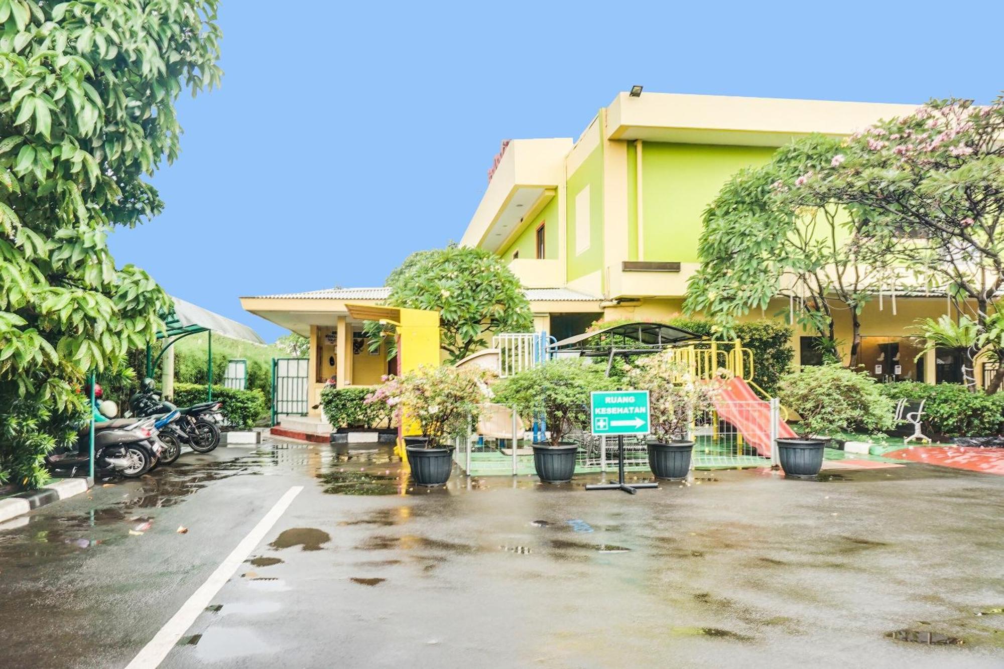 Super Oyo Townhouse Oak Bi Executive 2* Jakarta