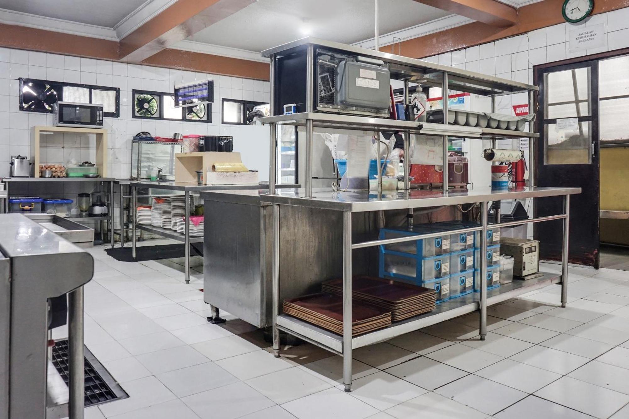 Super Oyo Townhouse Oak Bi Executive Hotel Jakarta
