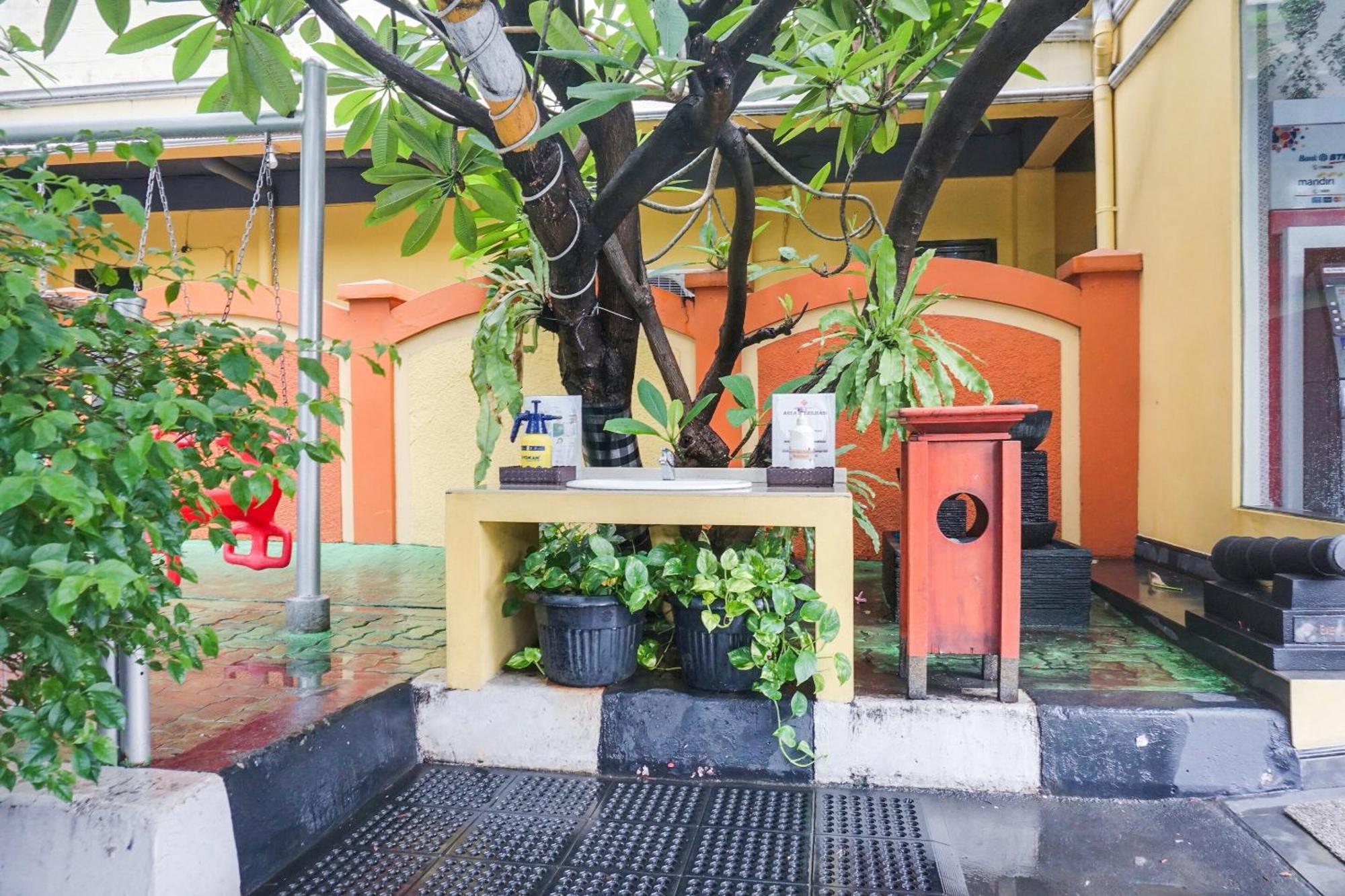 Super Oyo Townhouse Oak Bi Executive