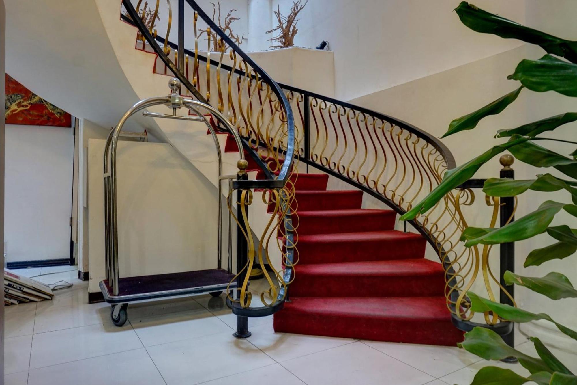 Super Oyo Townhouse Oak Grand Orienchi 2*