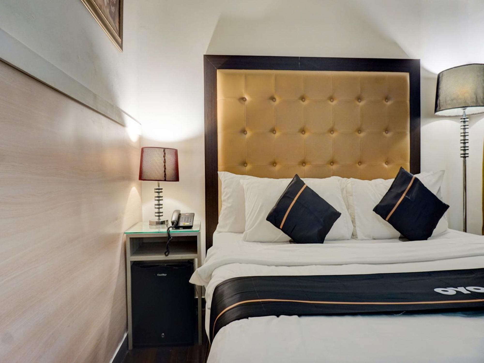 Super Oyo Townhouse Oak Grand Orienchi Hotel 2*