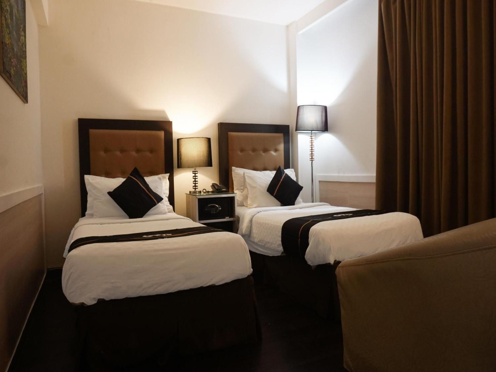 Super Oyo Townhouse Oak Grand Orienchi Hotel