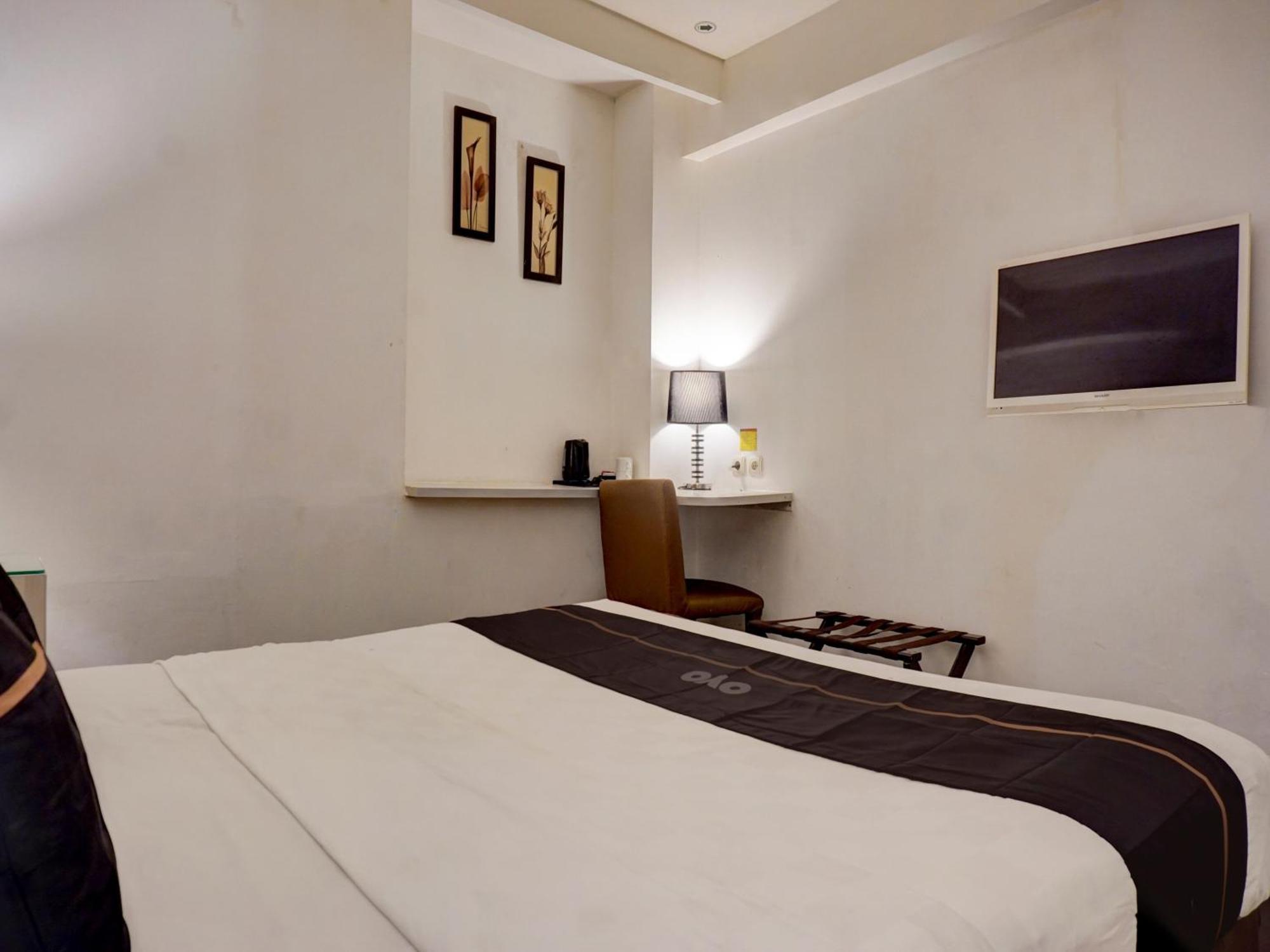 Super Oyo Townhouse Oak Grand Orienchi Hotel 2*