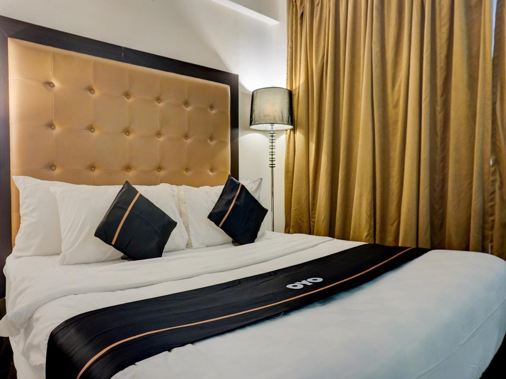 Hotel Super Oyo Townhouse Oak Grand Orienchi
