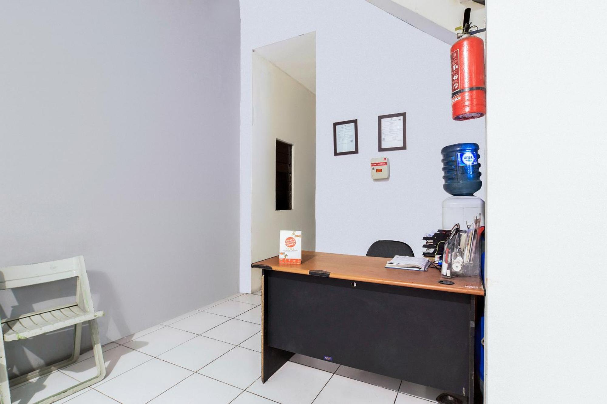 Super Oyo 160 Lontar Hotel 2*