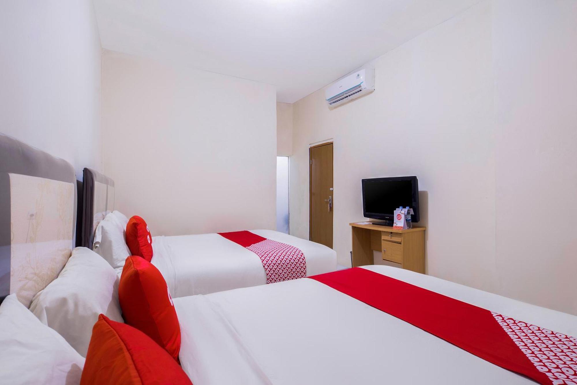 Super Oyo 160 Lontar Hotel