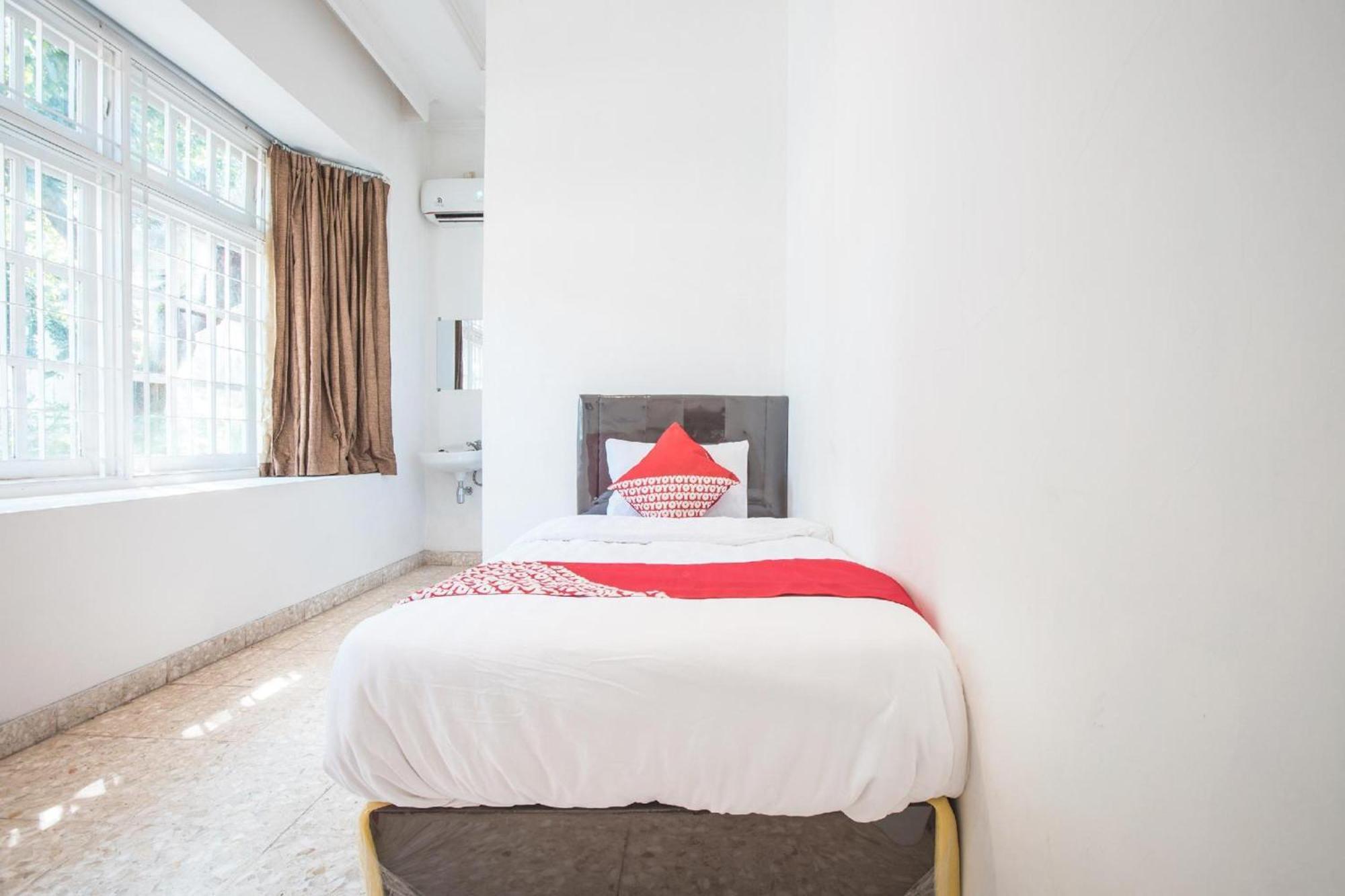 Capital O 332 G17 Kemang Jakarta