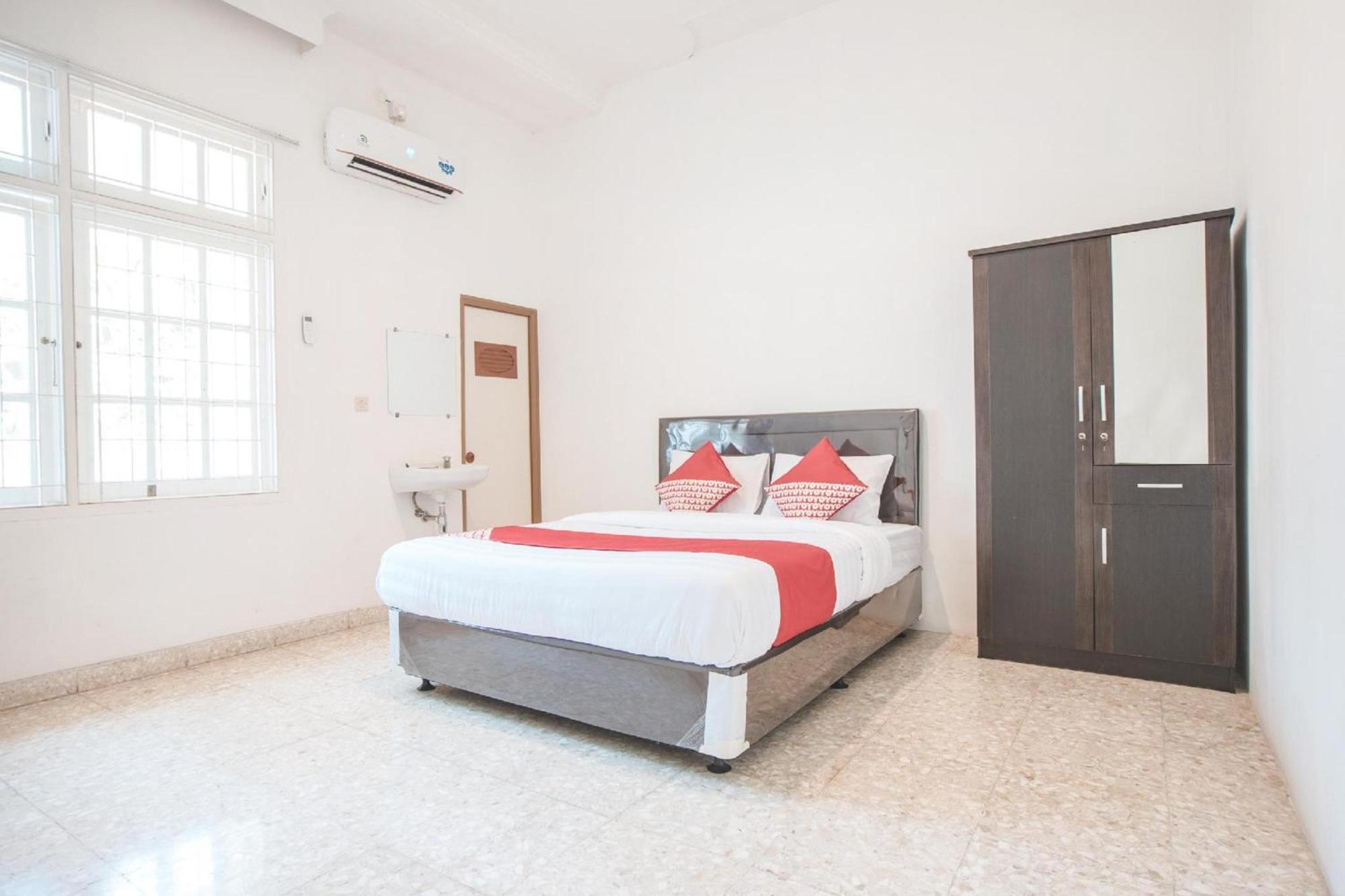 Capital O 332 G17 Kemang Hotel