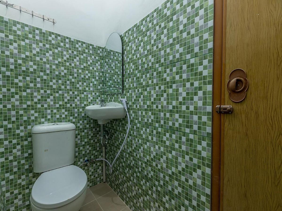 Hotel Oyo 1082 Kost Arie 1 2*