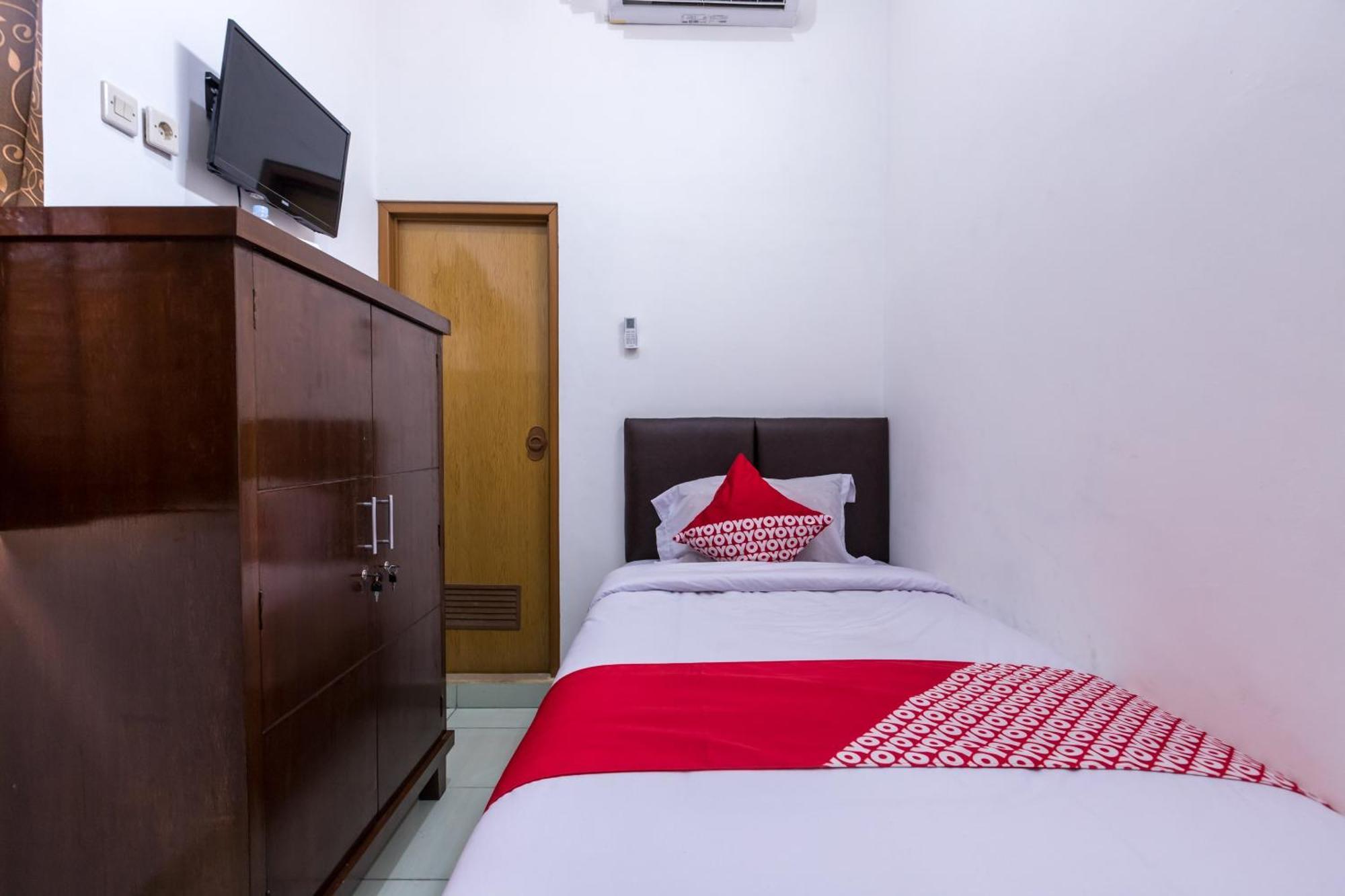 Oyo 1082 Kost Arie 1 Hotel Jakarta