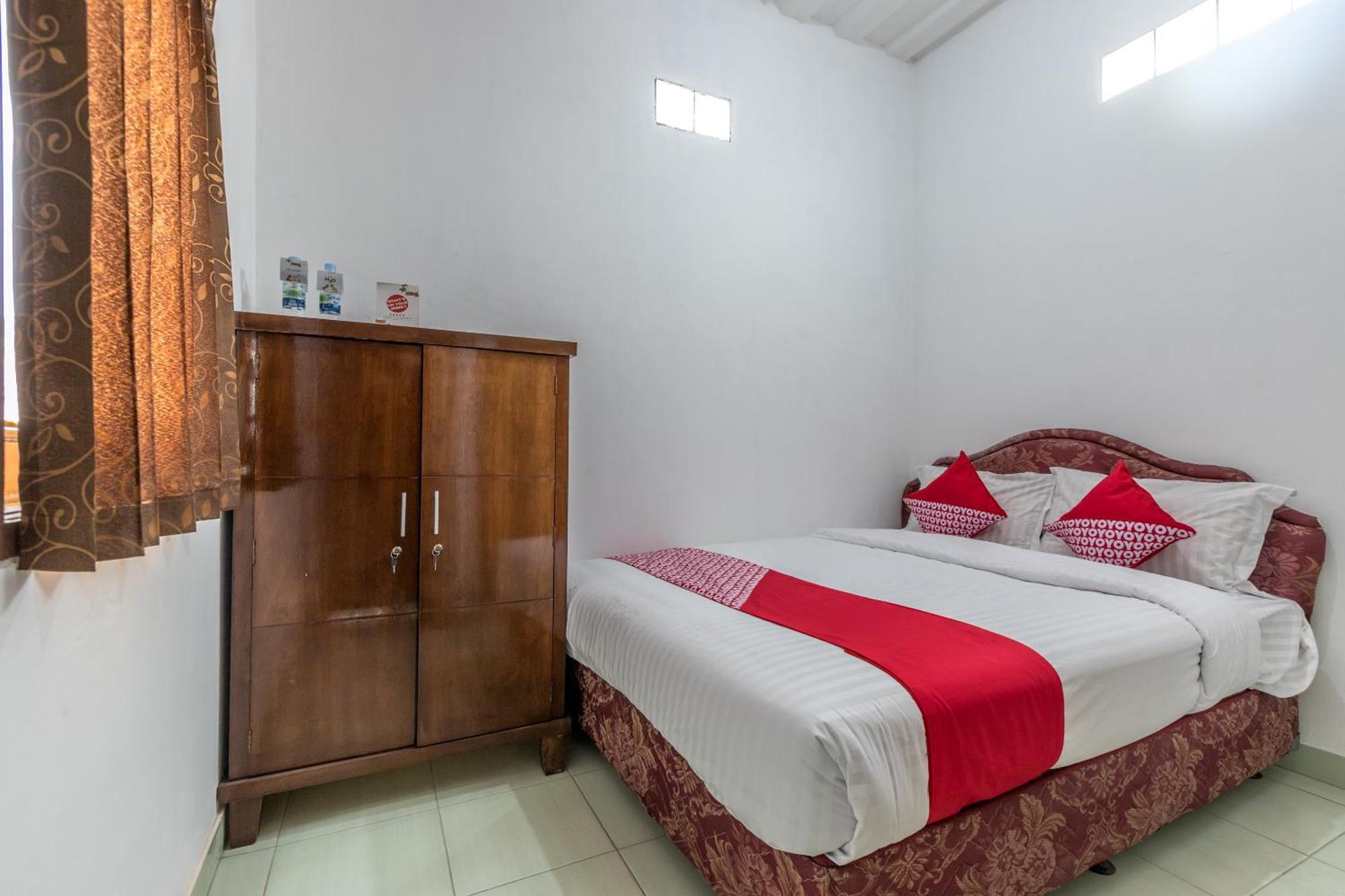 Hotel Oyo 1082 Kost Arie 1