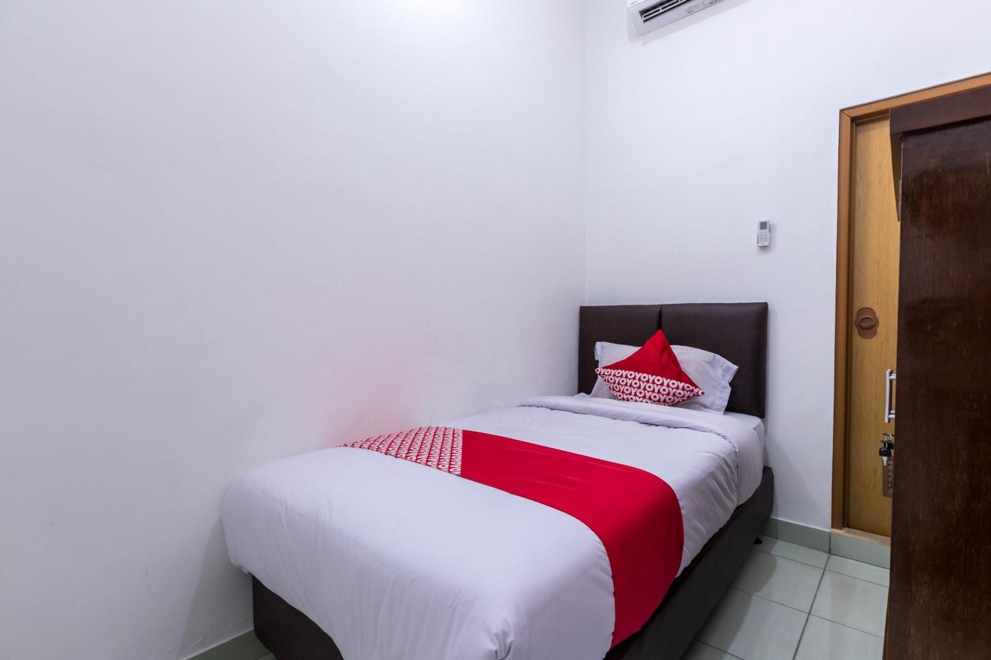 Oyo 1082 Kost Arie 1