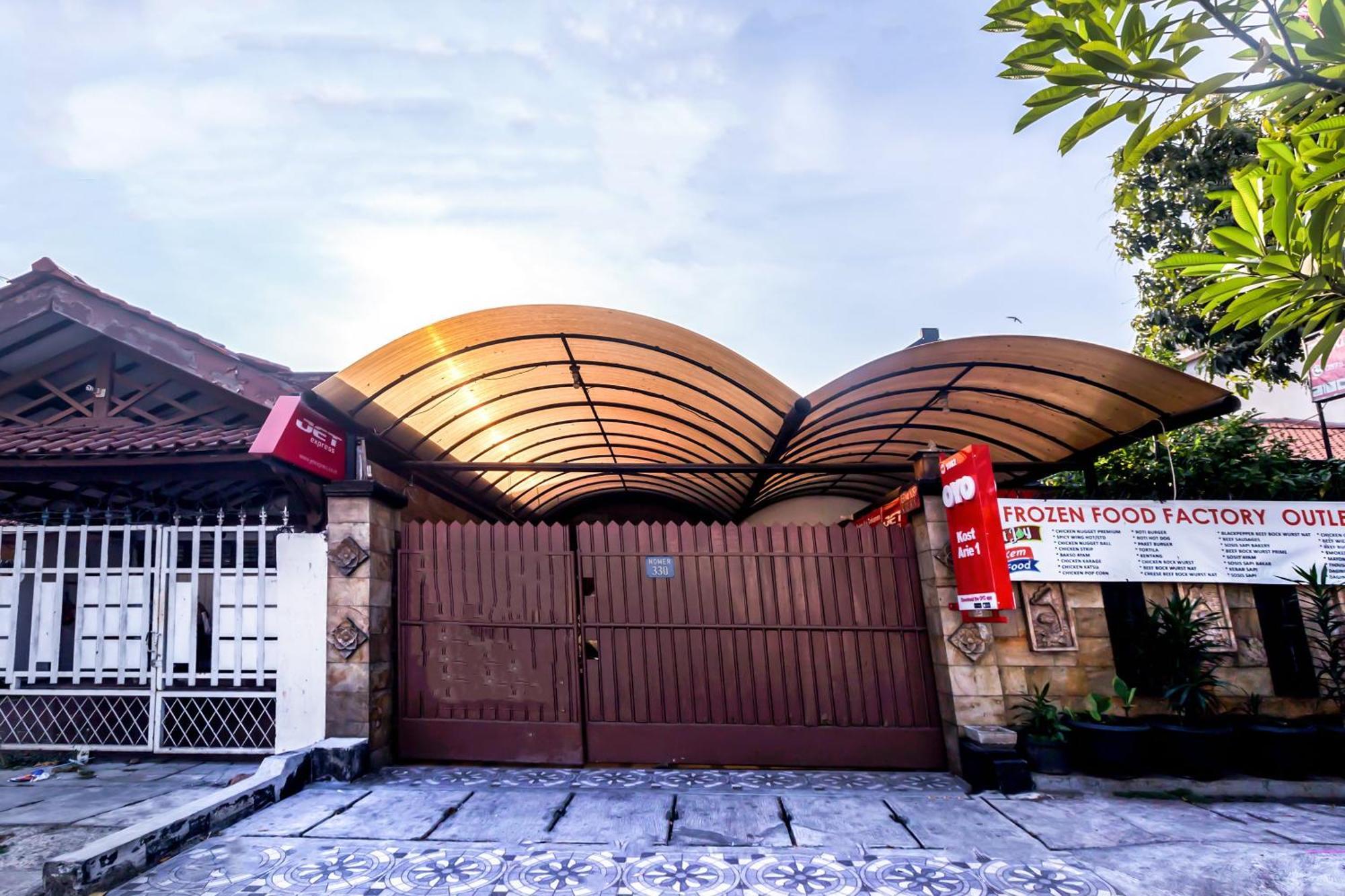 Hotel Oyo 1082 Kost Arie 1