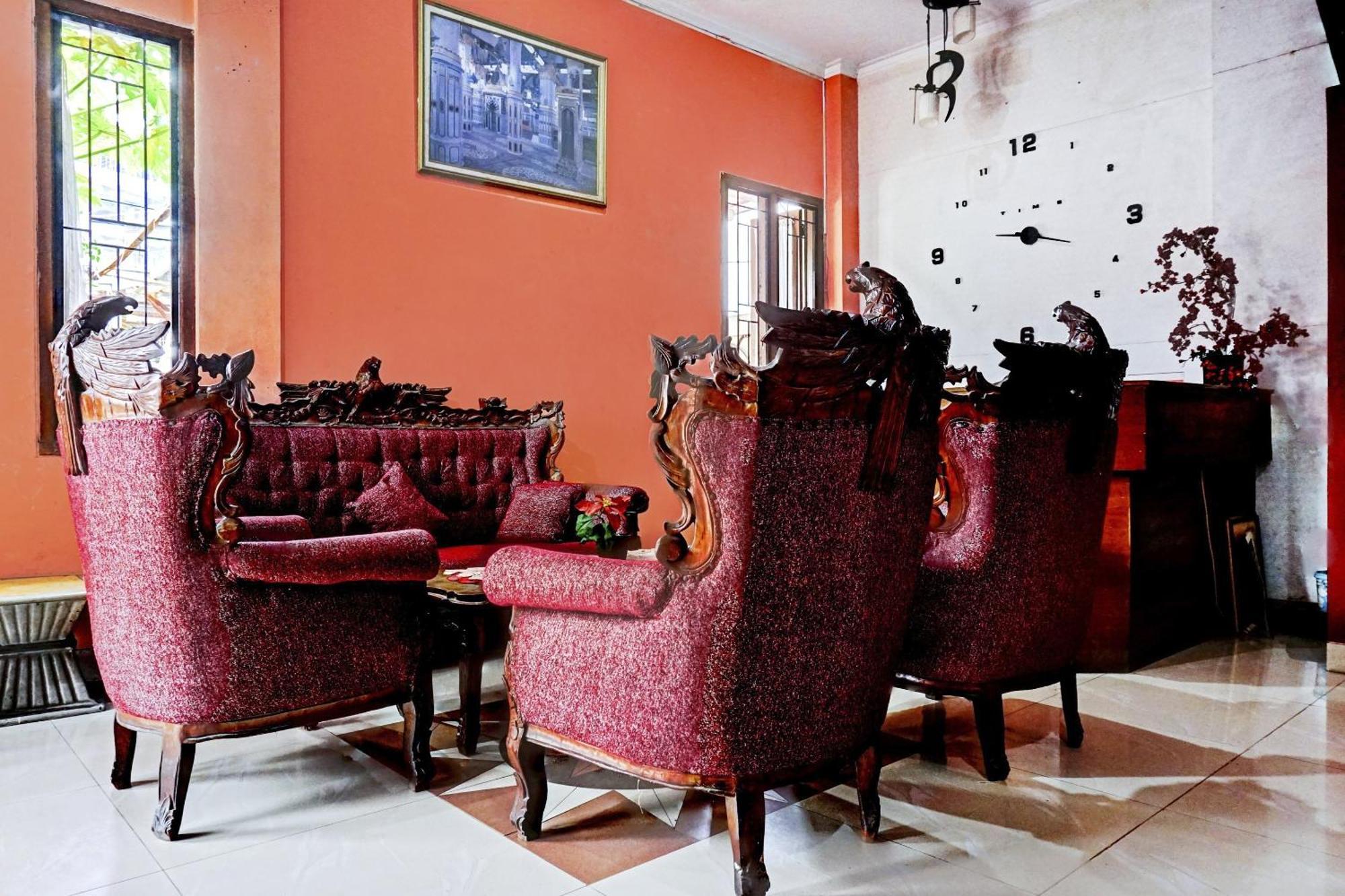 Oyo 90268 Aliyah Syariah 2*