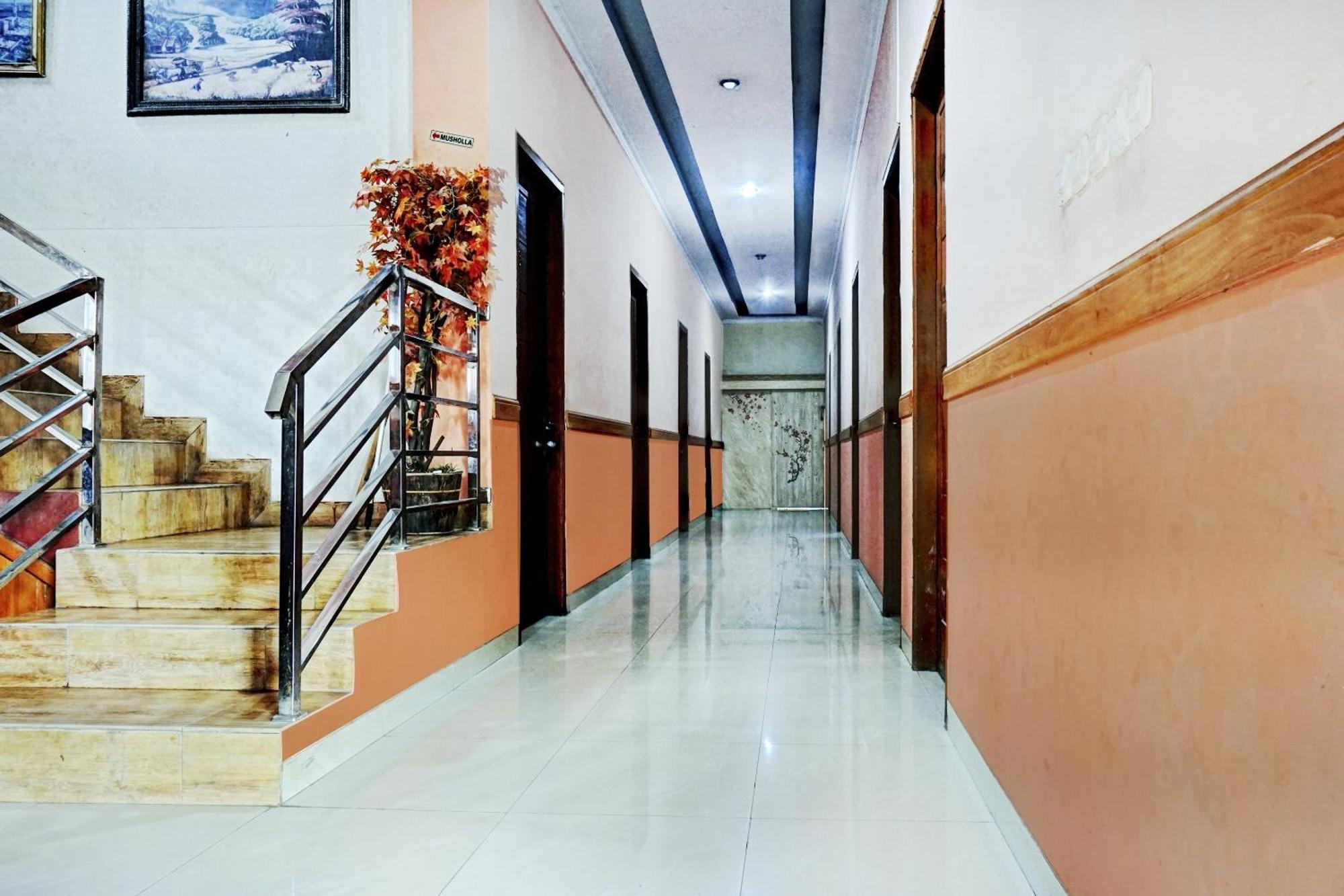 Oyo 90268 Aliyah Syariah 2* Jacarta