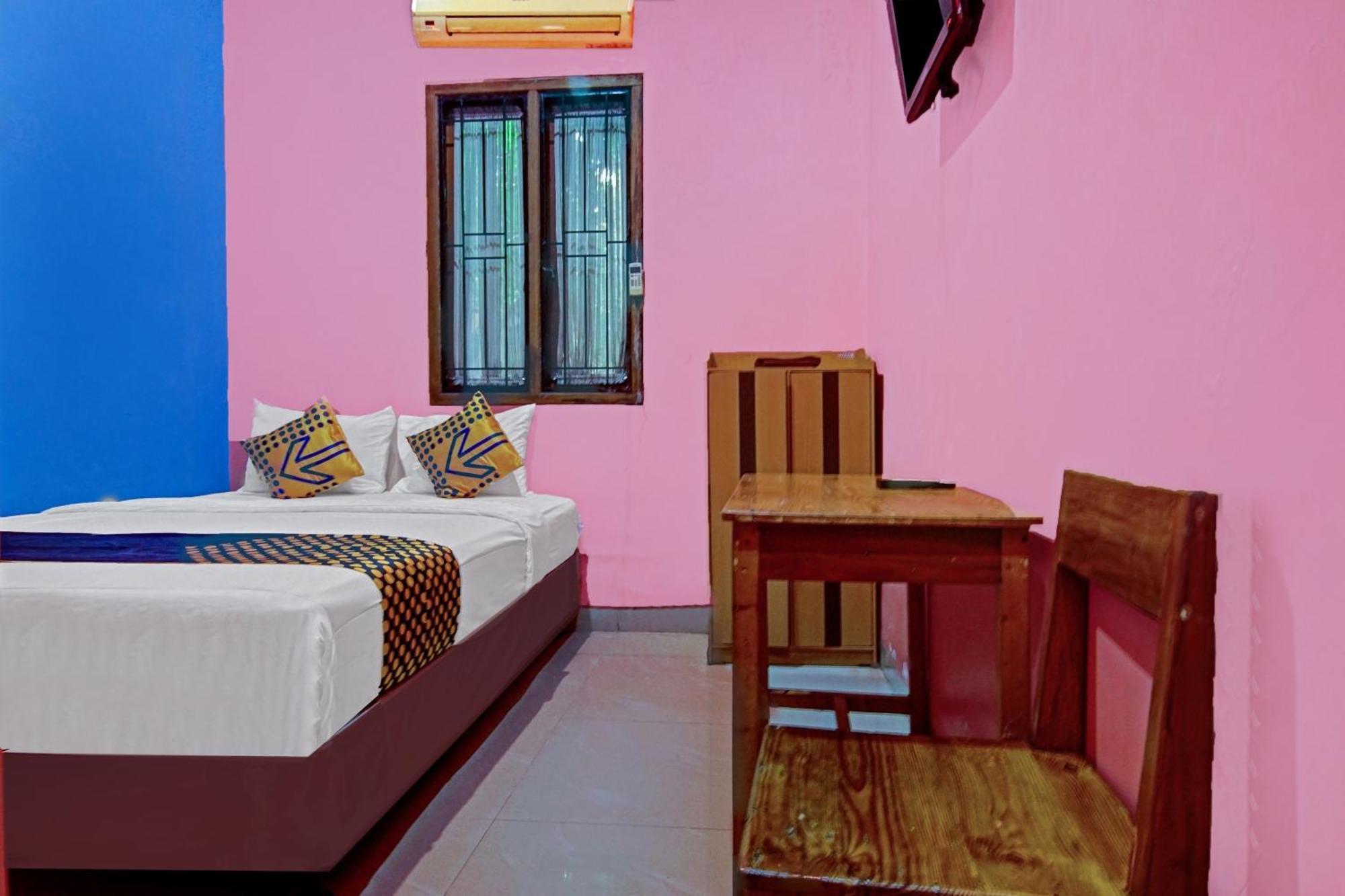Oyo 90268 Aliyah Syariah Hotel 2*
