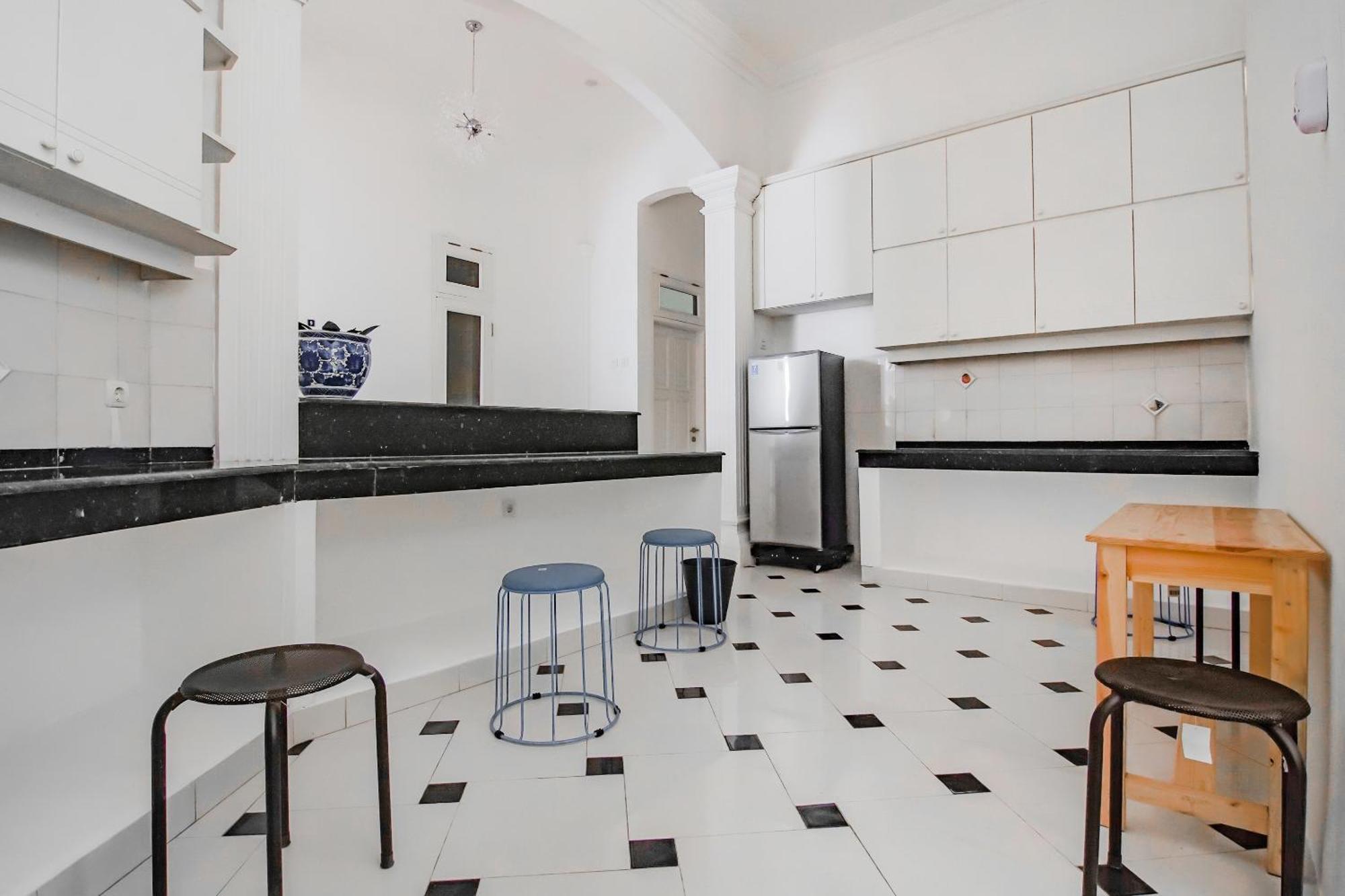 Hotel Super Oyo Capital O 90342 Kemang Garden Jacarta