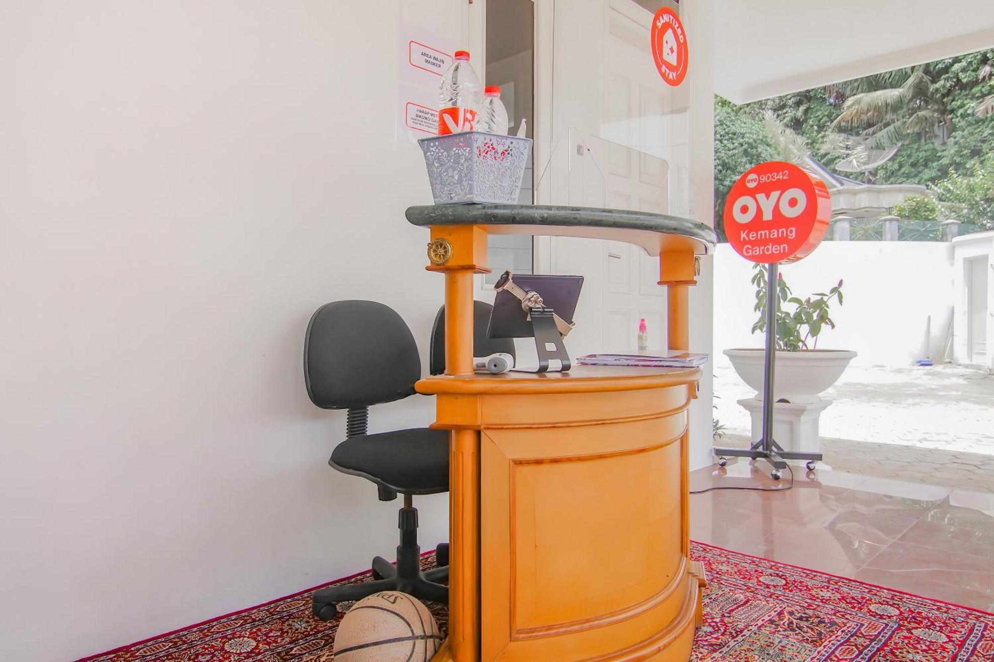 Hotel Super Oyo Capital O 90342 Kemang Garden 3*