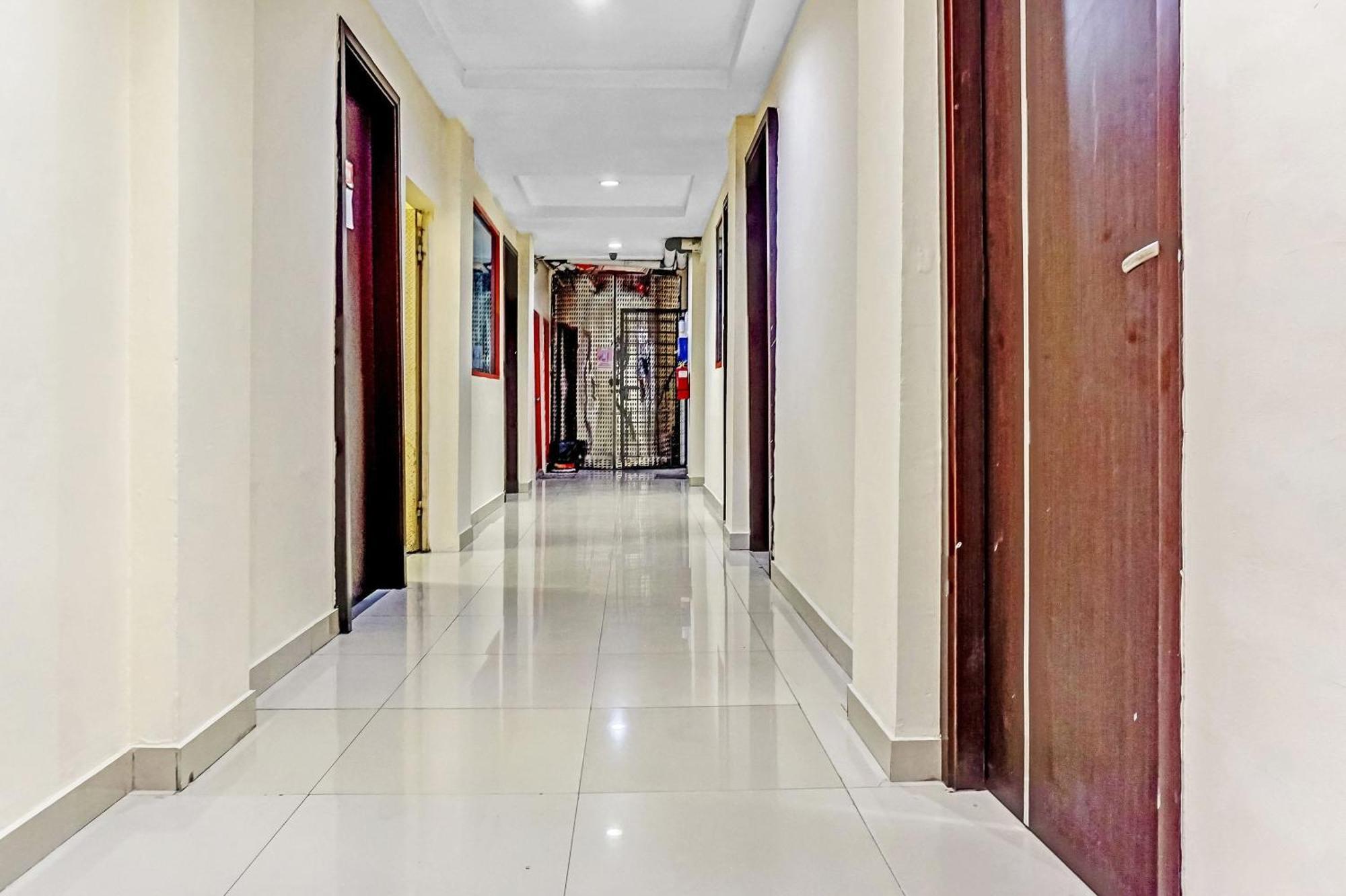 Hotel Super Oyo 90692 Point 2*