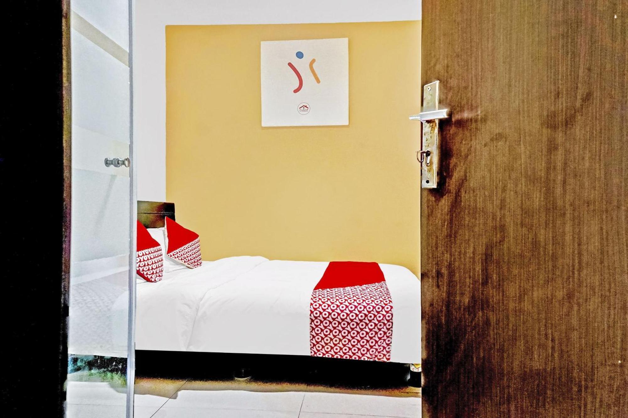 Super Oyo 90692 Point Hotel Jakarta