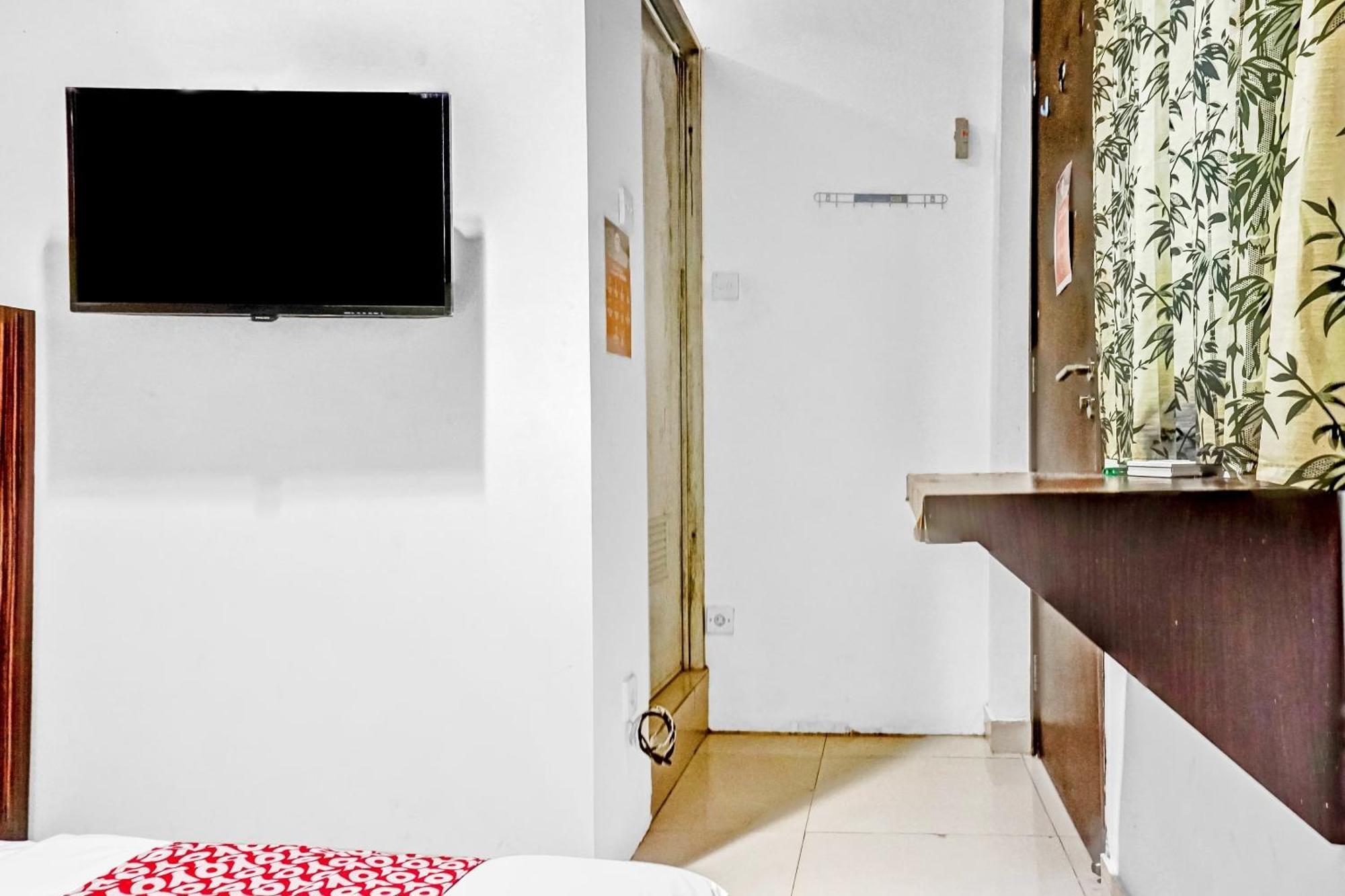 Hotel Super Oyo 90692 Point