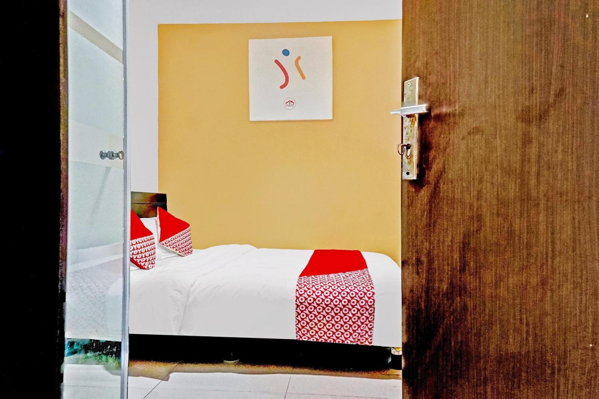 Hotel Super Oyo 90692 Point 2*