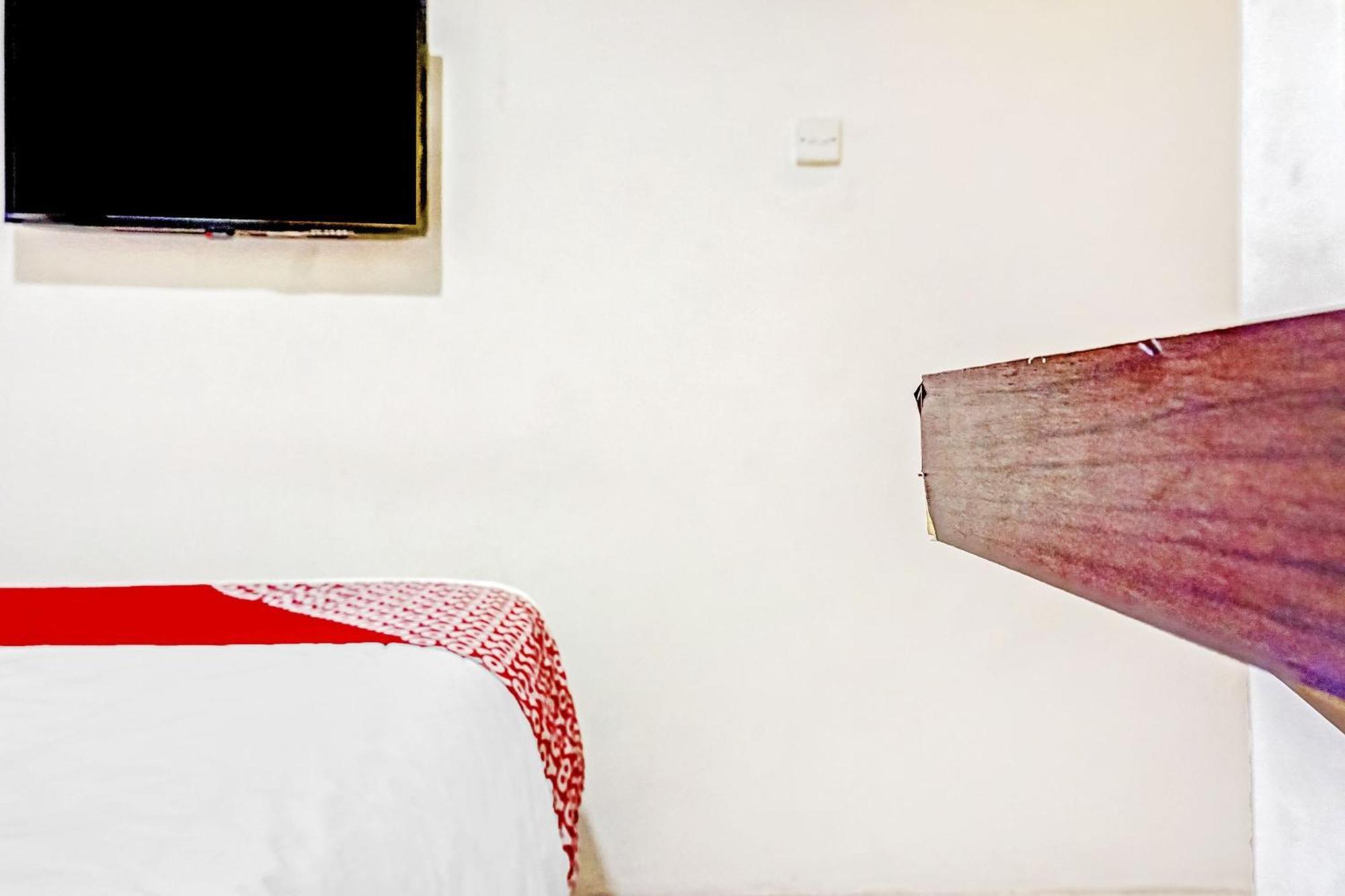 Super Oyo 90692 Point Hotel Jakarta