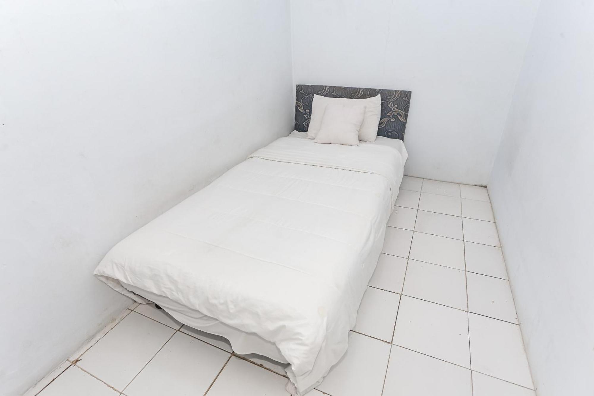 Spot On 93515 Pulo Gebang Hotel Jacarta