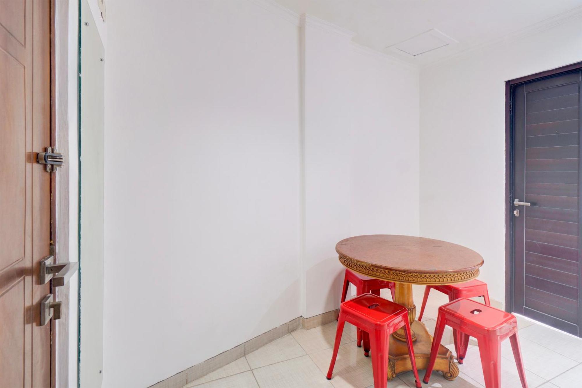 Hotel Townhouse Oak Ancol Jakarta