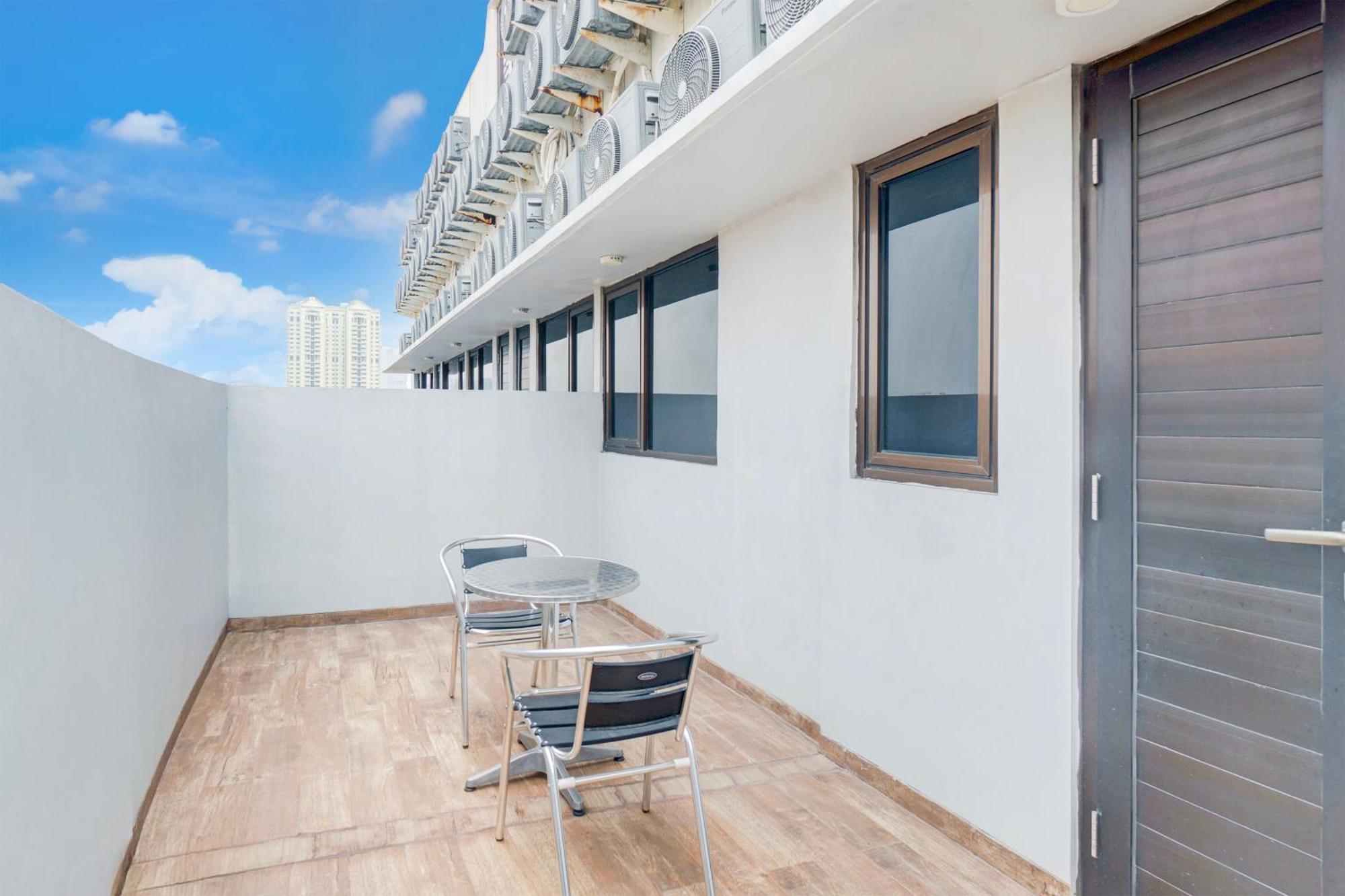 Townhouse Oak Ancol Hotel