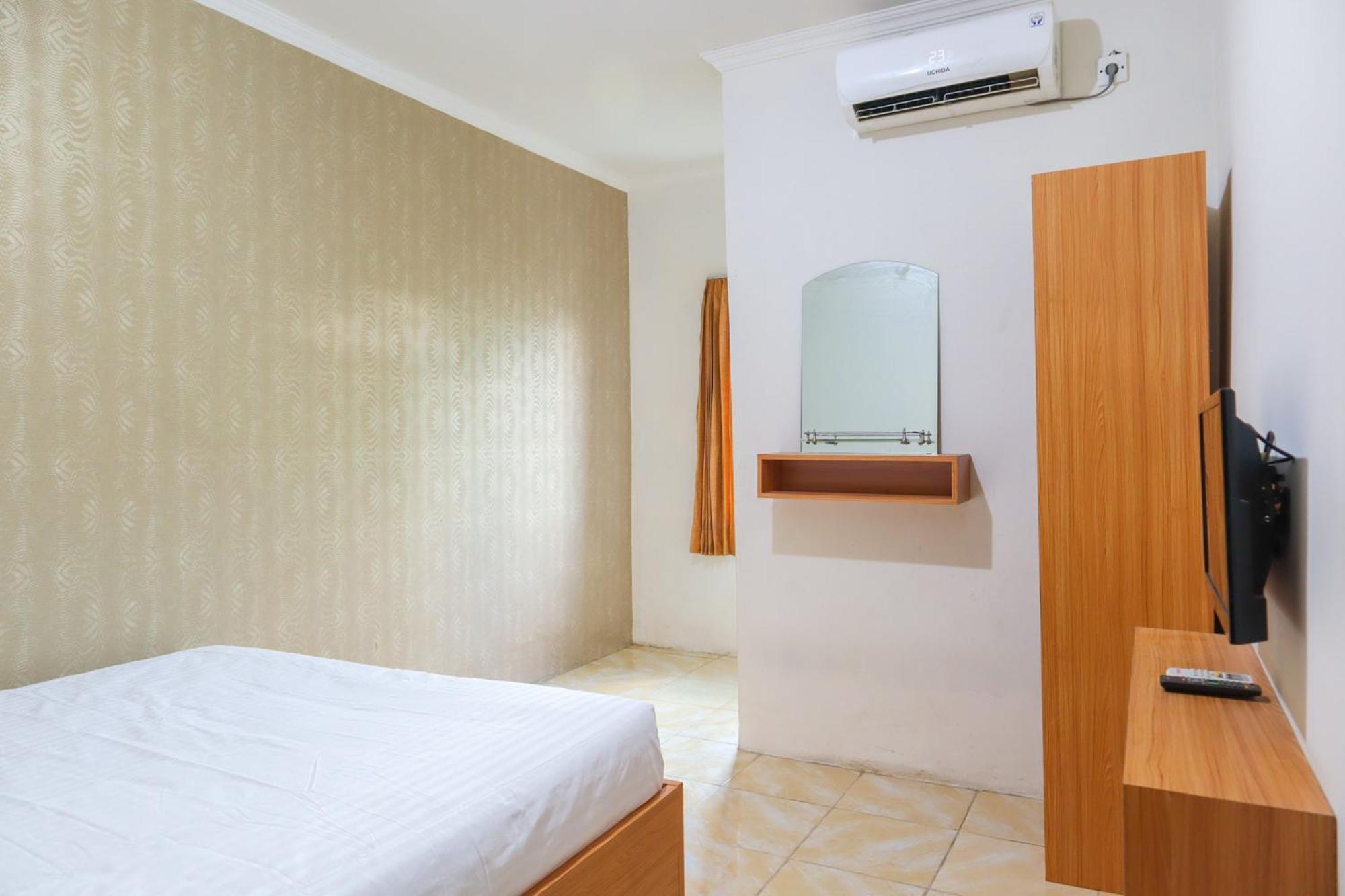 Oyo Life 2590 Kost Assirot Khách sạn Jakarta