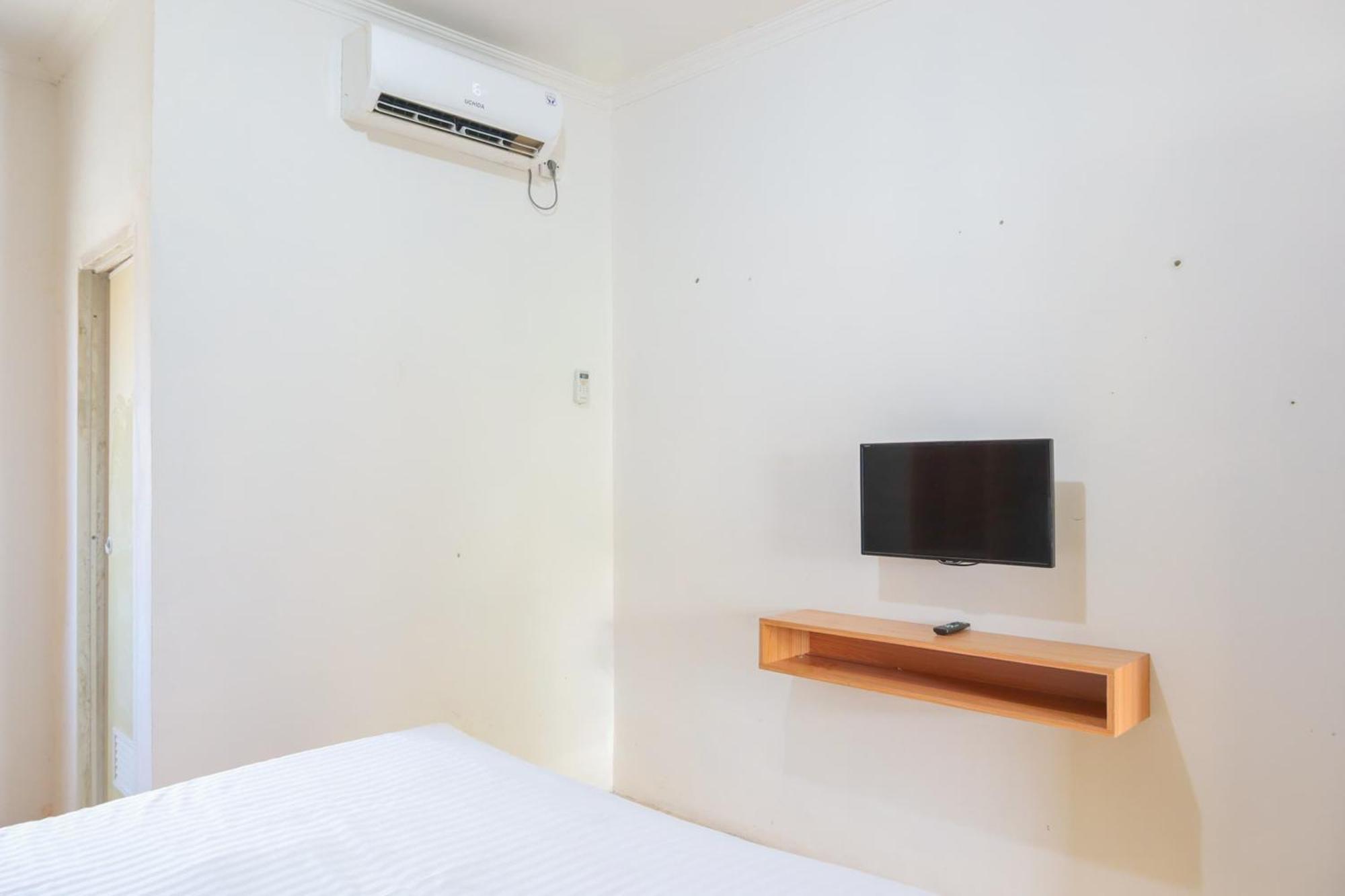Oyo Life 2590 Kost Assirot Khách sạn