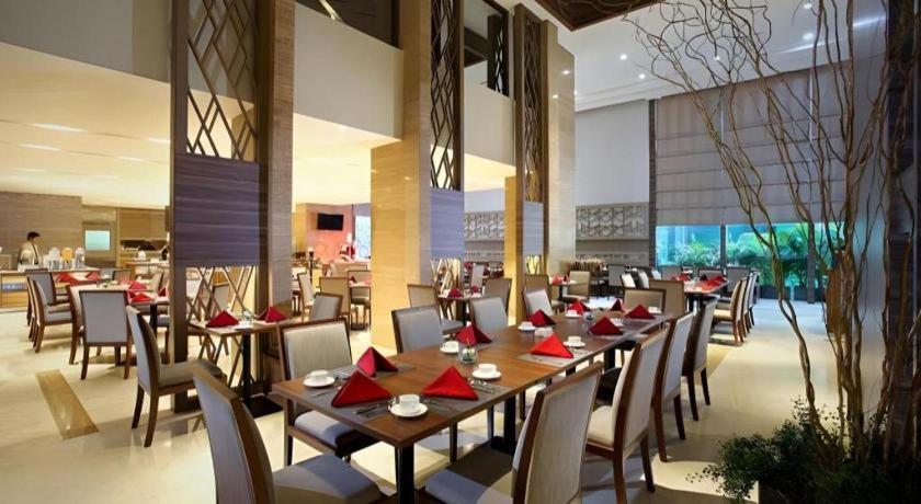 Khách sạn Grandhika Iskandarsyah 4*