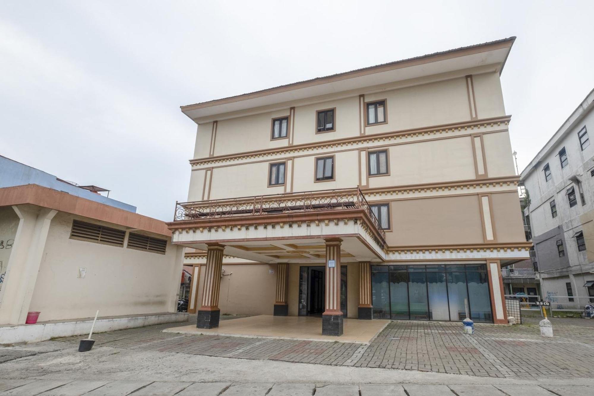 Hotel O Cibubur Near Cibubur Junction Formerly Comfort 3*