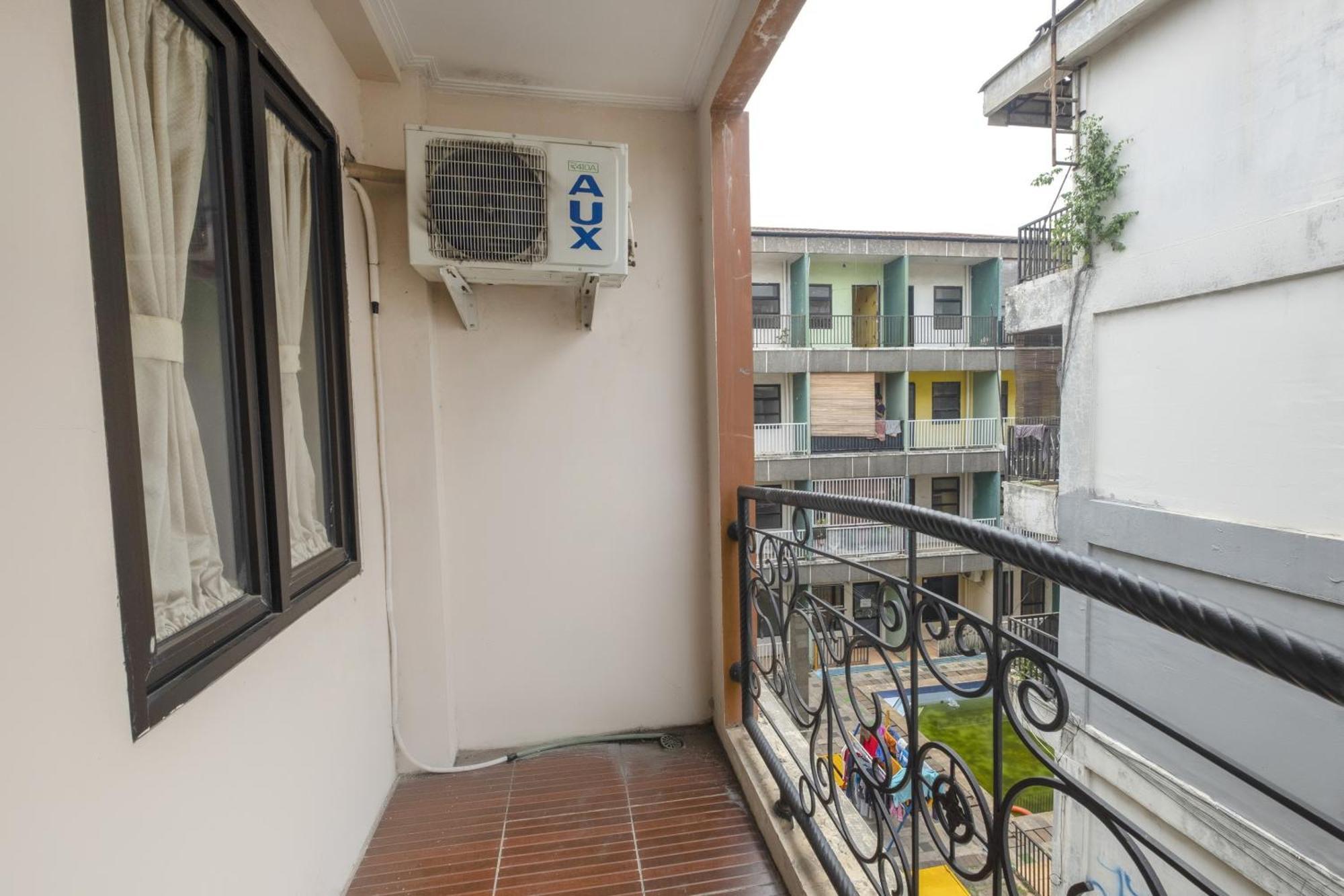 Hotel O Cibubur Near Cibubur Junction Formerly Comfort 3*