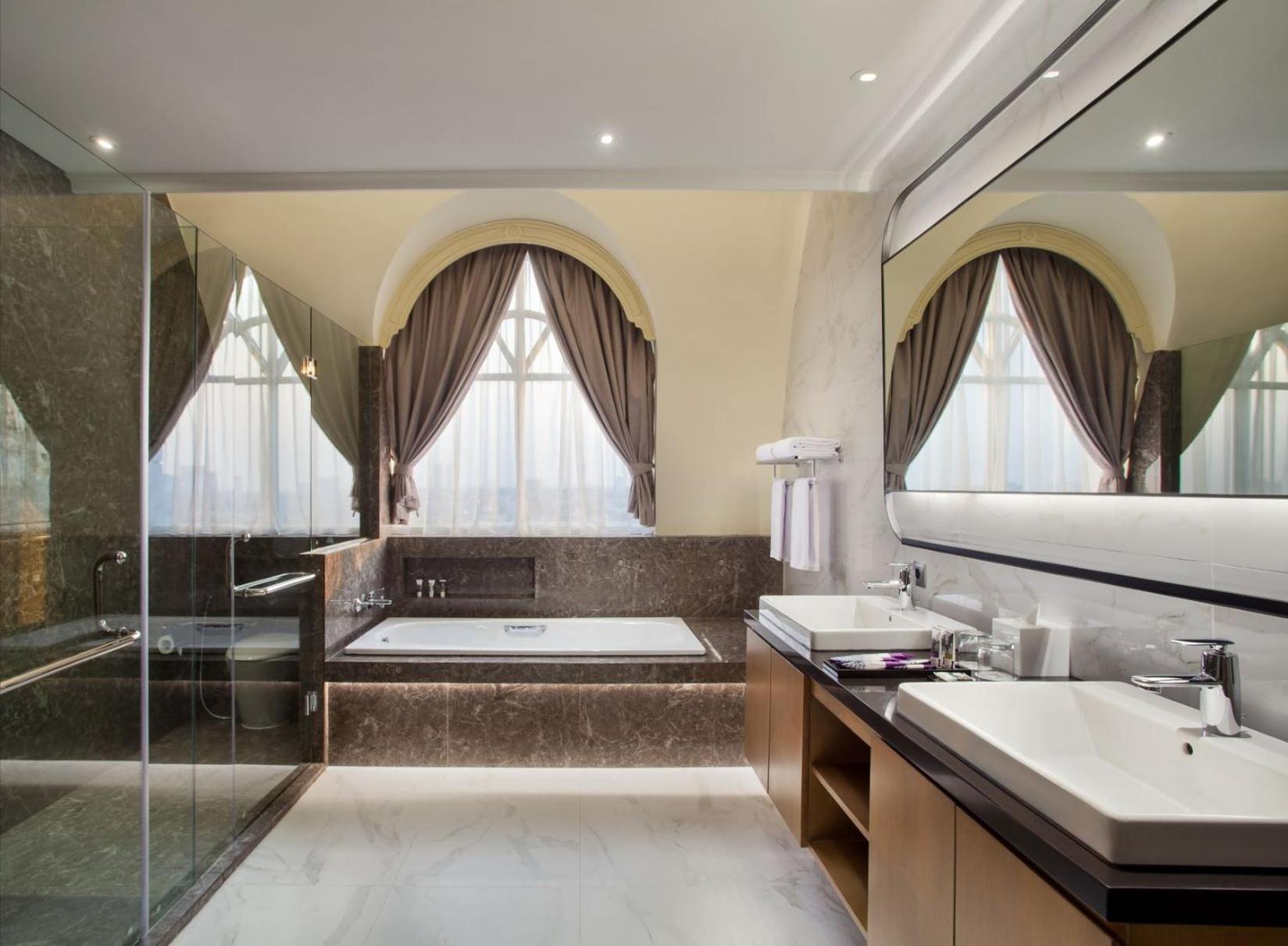 Mercure Batavia Hotel 4*