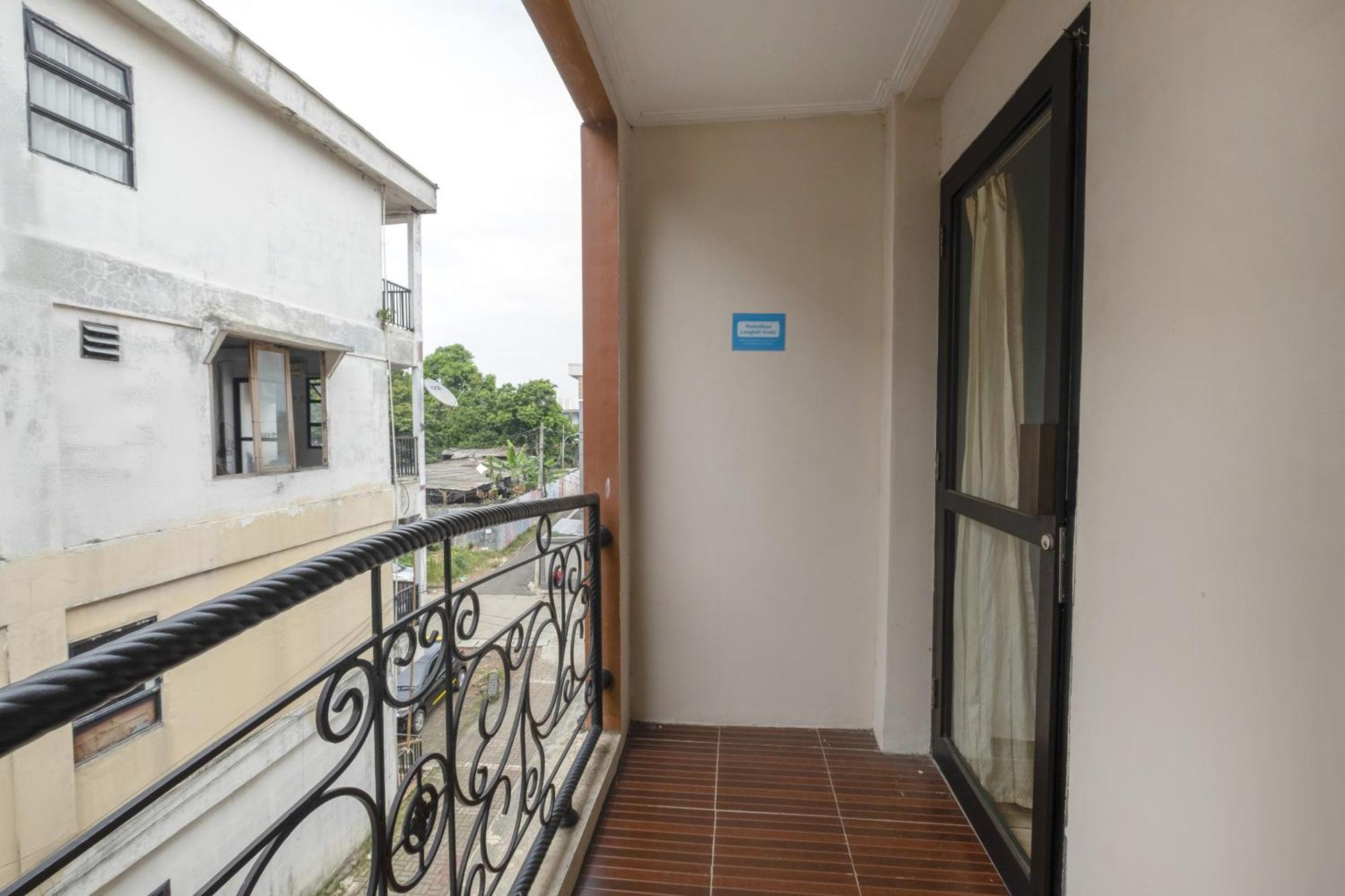 Hotel O Cibubur Near Cibubur Junction Formerly Comfort Jakarta