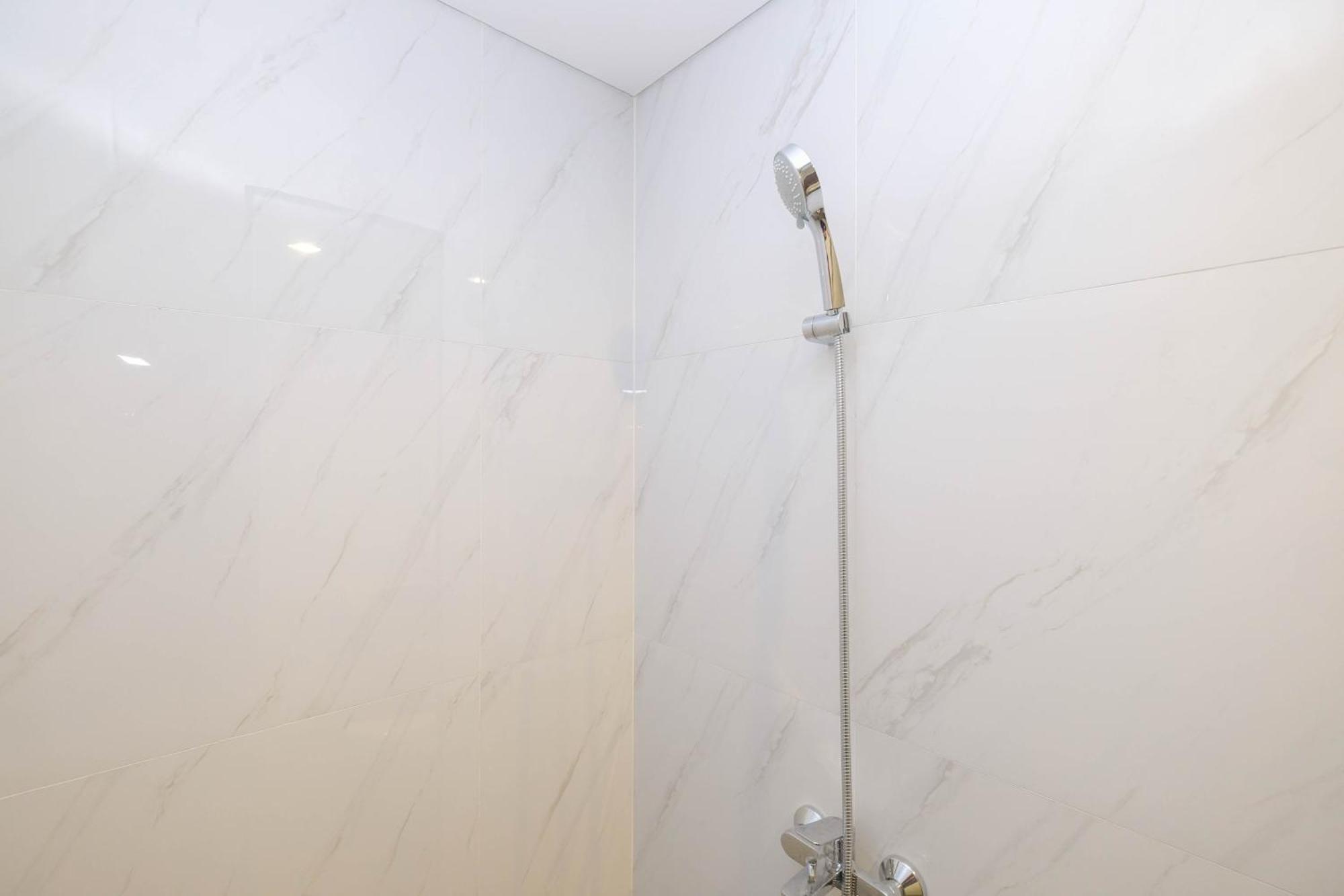Minimalist And Homey 1br At Ciputra World 2 By Travelio Jakarta
