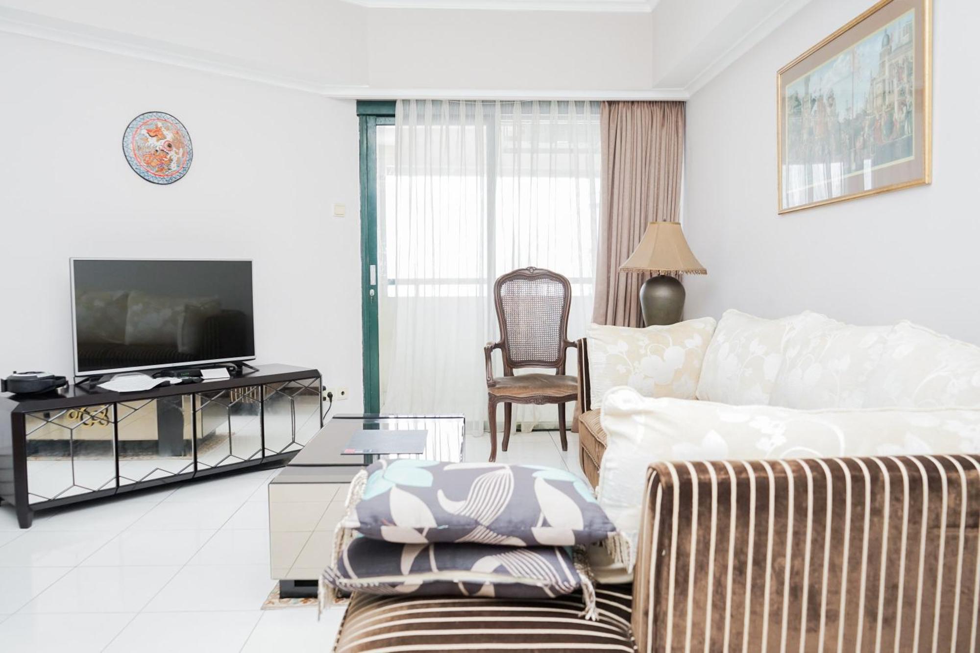 Spacious And Premium 3br With View Sudirman Tower By Travelio