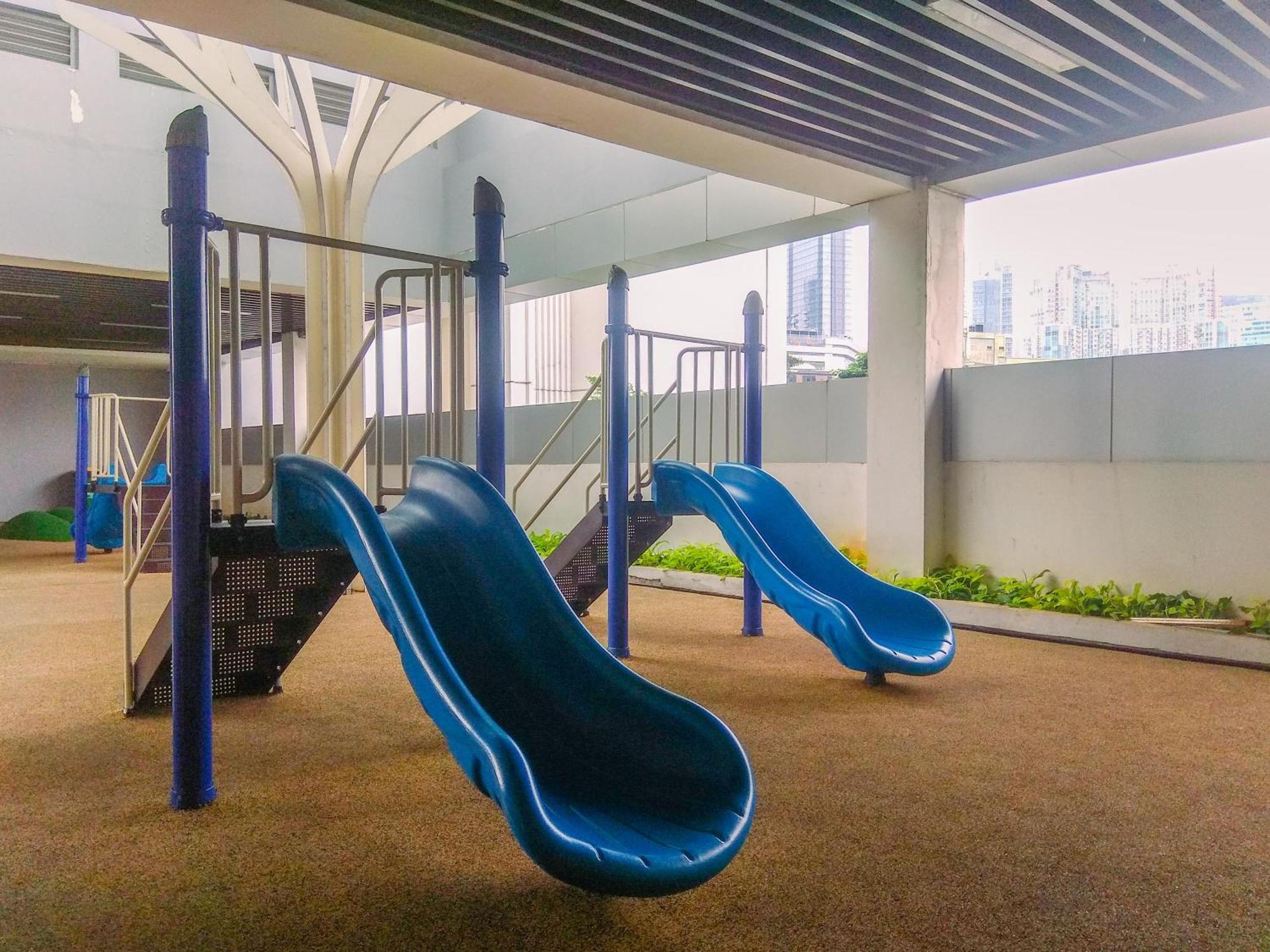 Cozy Living And Tidy 2br Ciputra World 2 By Travelio Jakarta