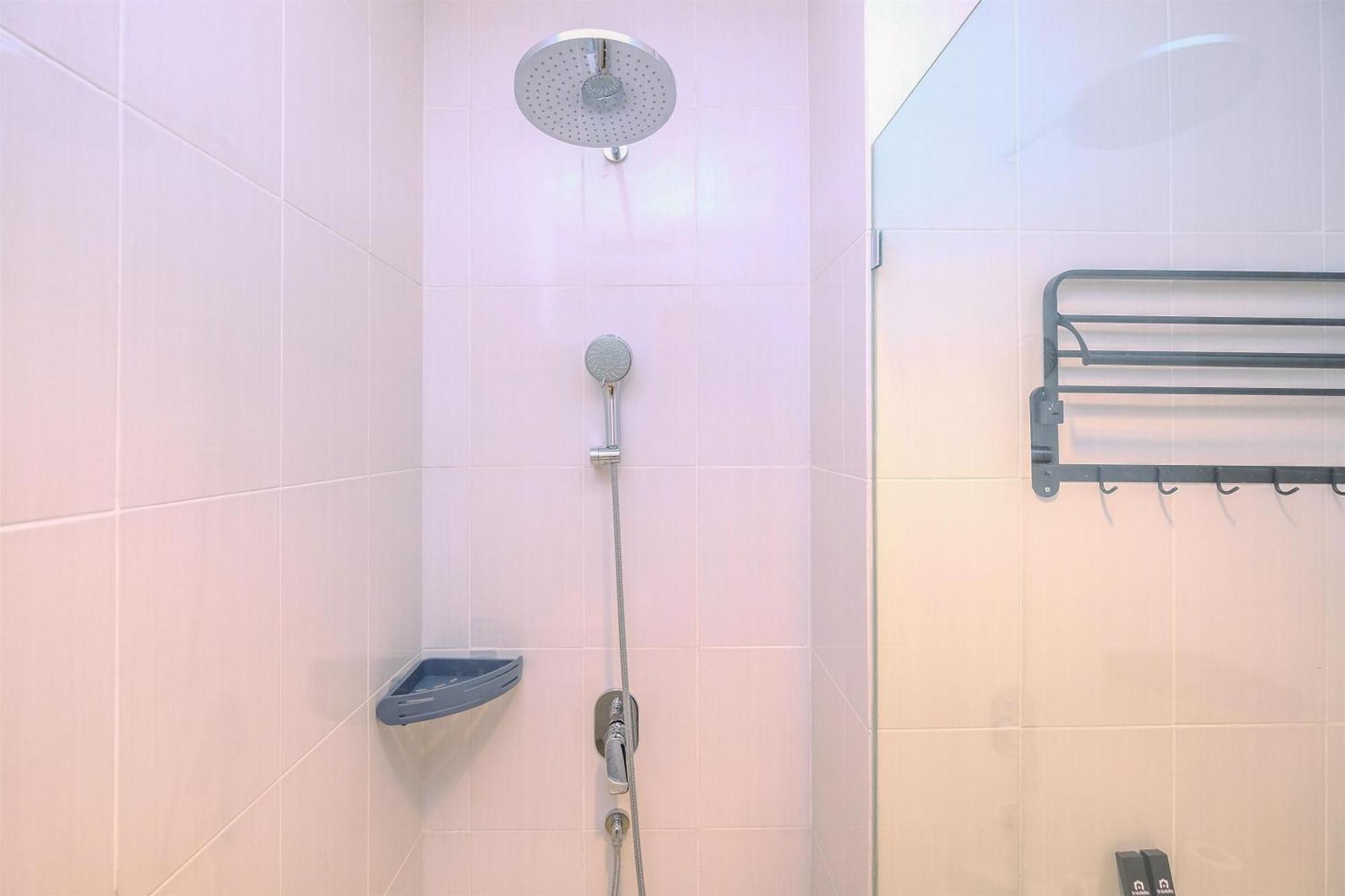 Modern And New 1br Across Lrt Station Samara By Travelio