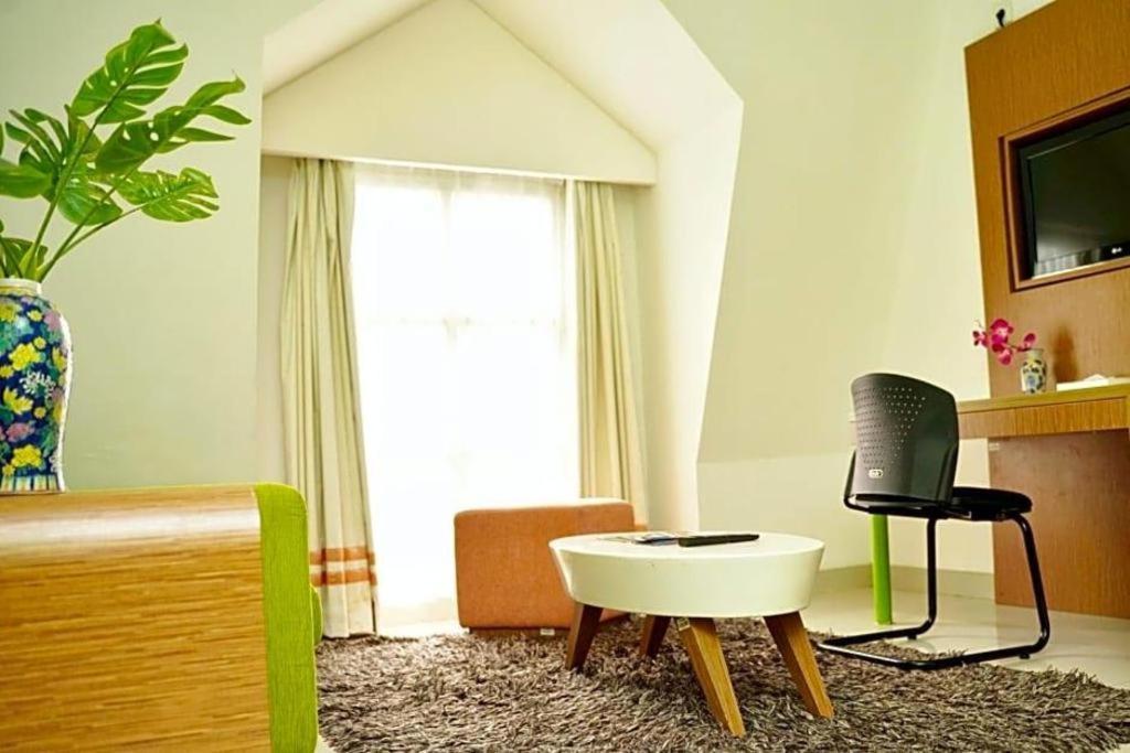 Pomelotel Patra Kuningan 3*