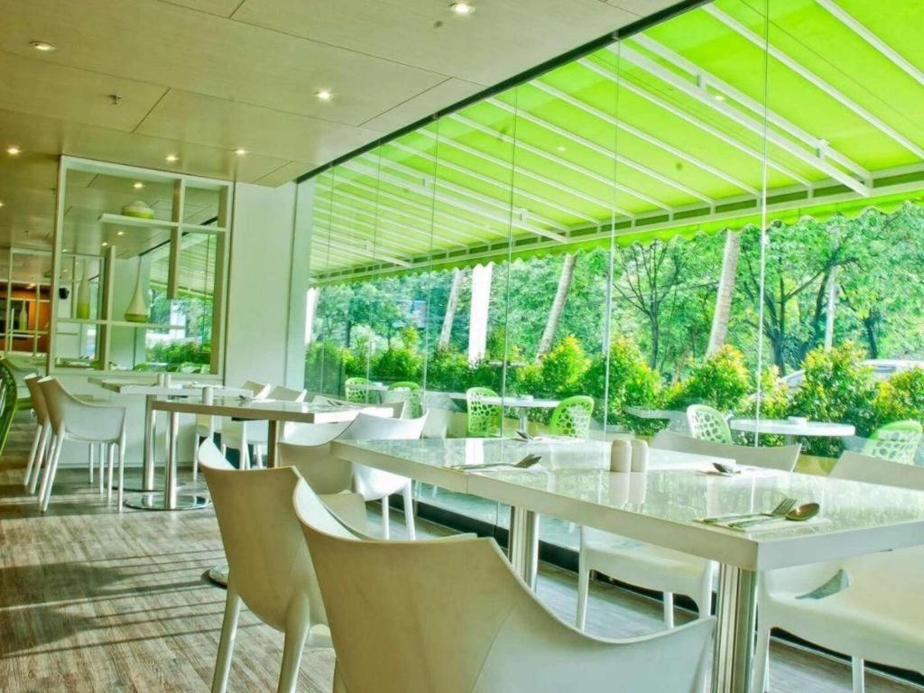 Hotel Pomelotel Patra Kuningan 3*