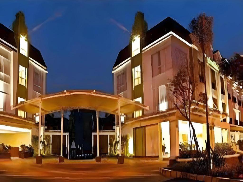 Pomelotel Patra Kuningan 3*